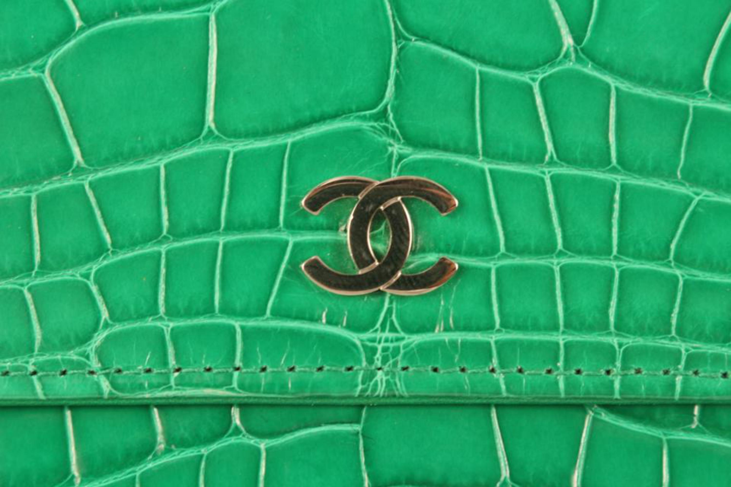 Chanel Ultra Rare Smaragdgrüne Alligator Geldbörse an Kette SHW WOC 46cz414s Damen im Angebot