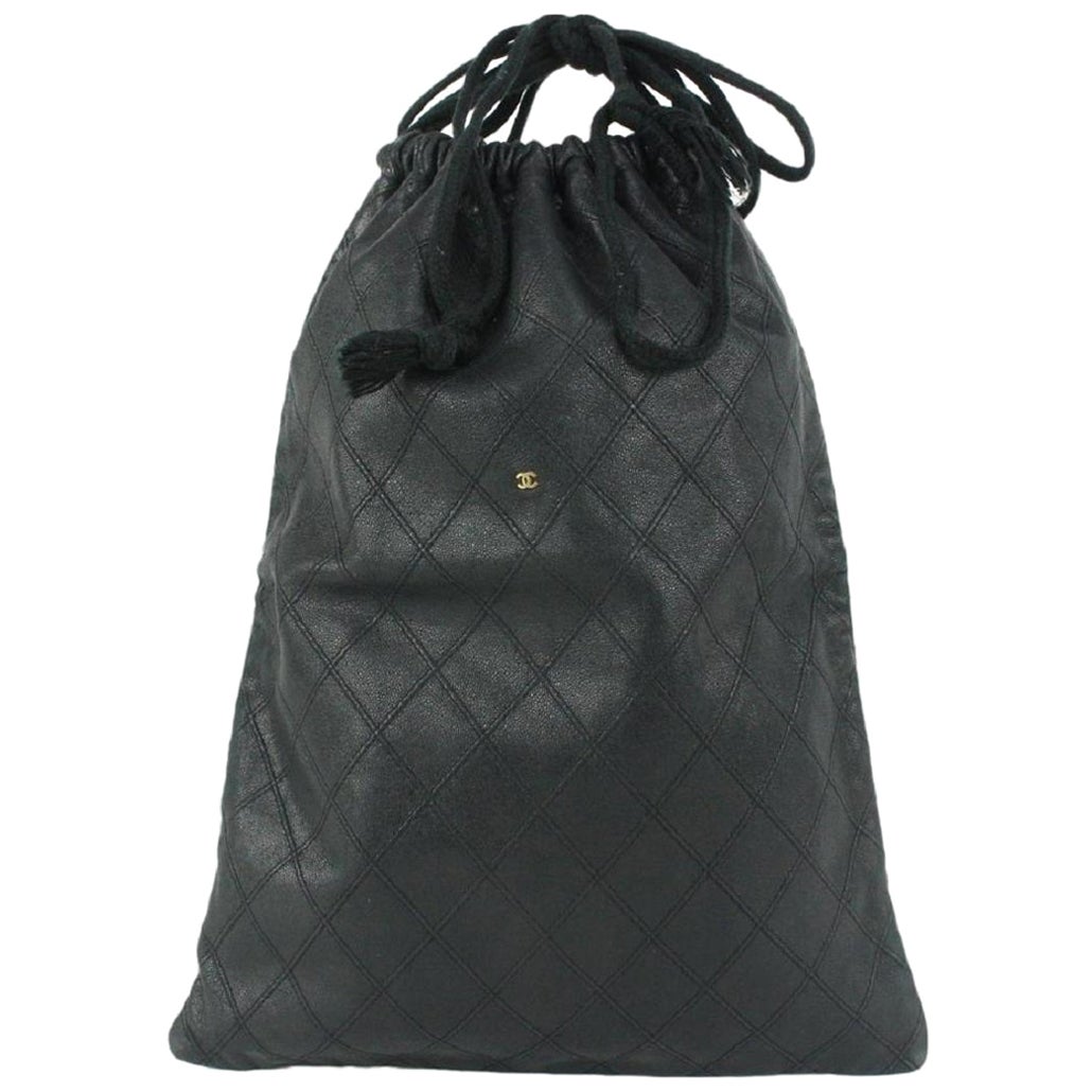 Chanel Ultra Rare Large Quilted Lambskin CC Logo Drawstring Pouch Case 164c73 in vendita