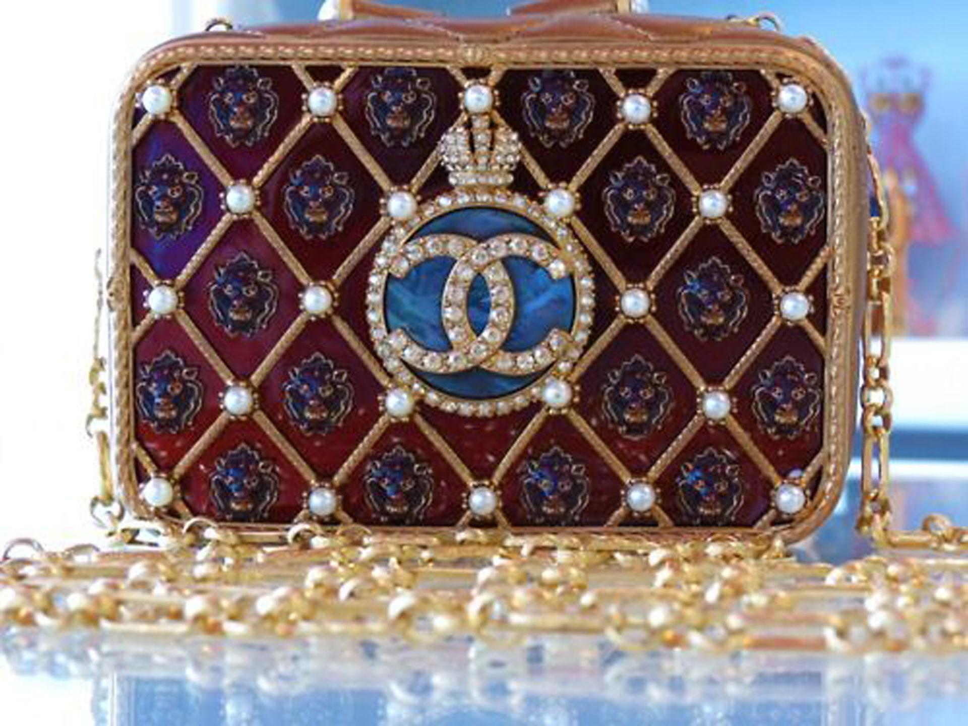 Chanel 2009 Rara Testa di Leone Leone da Collezione Corona d'Oro Vintage Minaudière 1