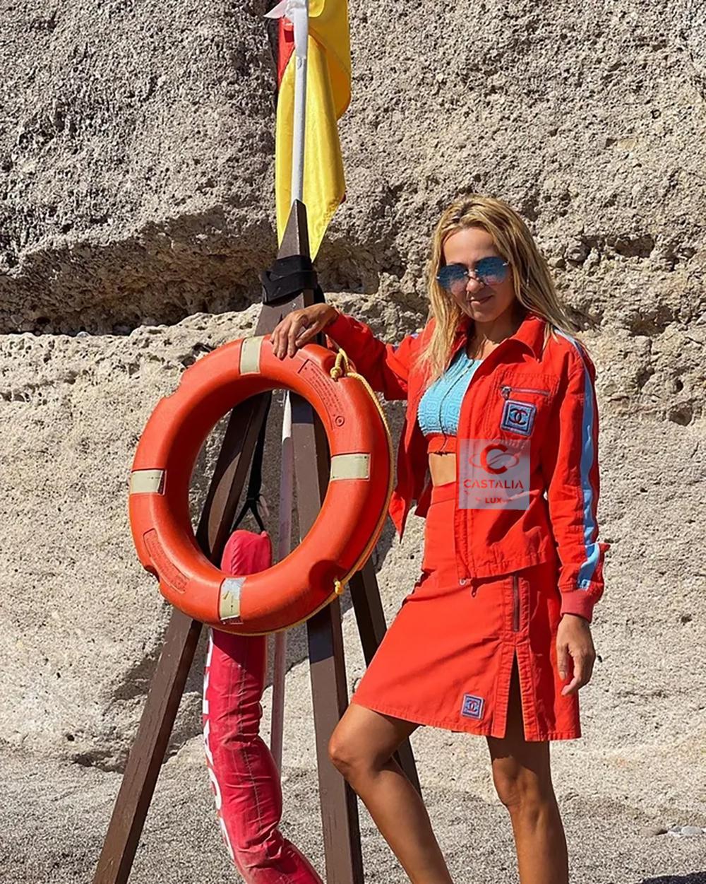 Chanel - Ultra-Raro  Giacca CC Logo in spugna turchese 
- Collection'S primavera 2002 di Karl Lagerfeld
// valore dell'outique per pezzi di spugna d'archivio paragonabili supera i 10.000+ dollari

 ~ Una reliquia dell'inizio del millennio: uno dei