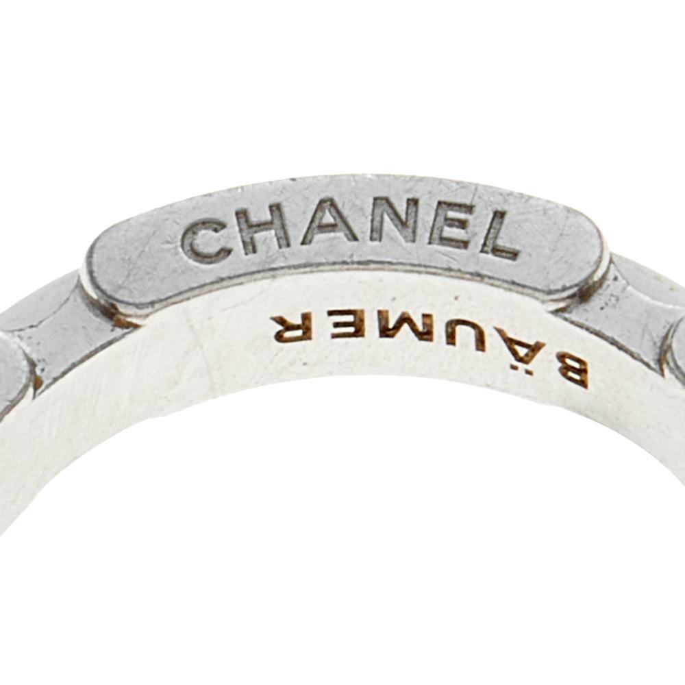 Chanel Ultra White Ceramic 18K White Gold Narrow Band Ring Size 52 In Fair Condition In Dubai, Al Qouz 2