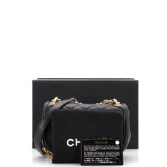 Chanel Underline Saddle Flap Bag Mini en cuir de veau matelassé