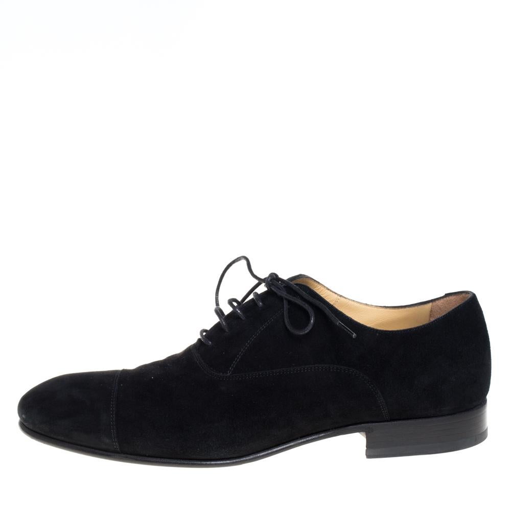 You'll find this pair of Chanel oxfords an essential addition to your shoe collection. Crafted immaculately, the shoes are constructed to give you a polished look, The suede oxfords are lined with leather, secured with simple laces, and set atop low