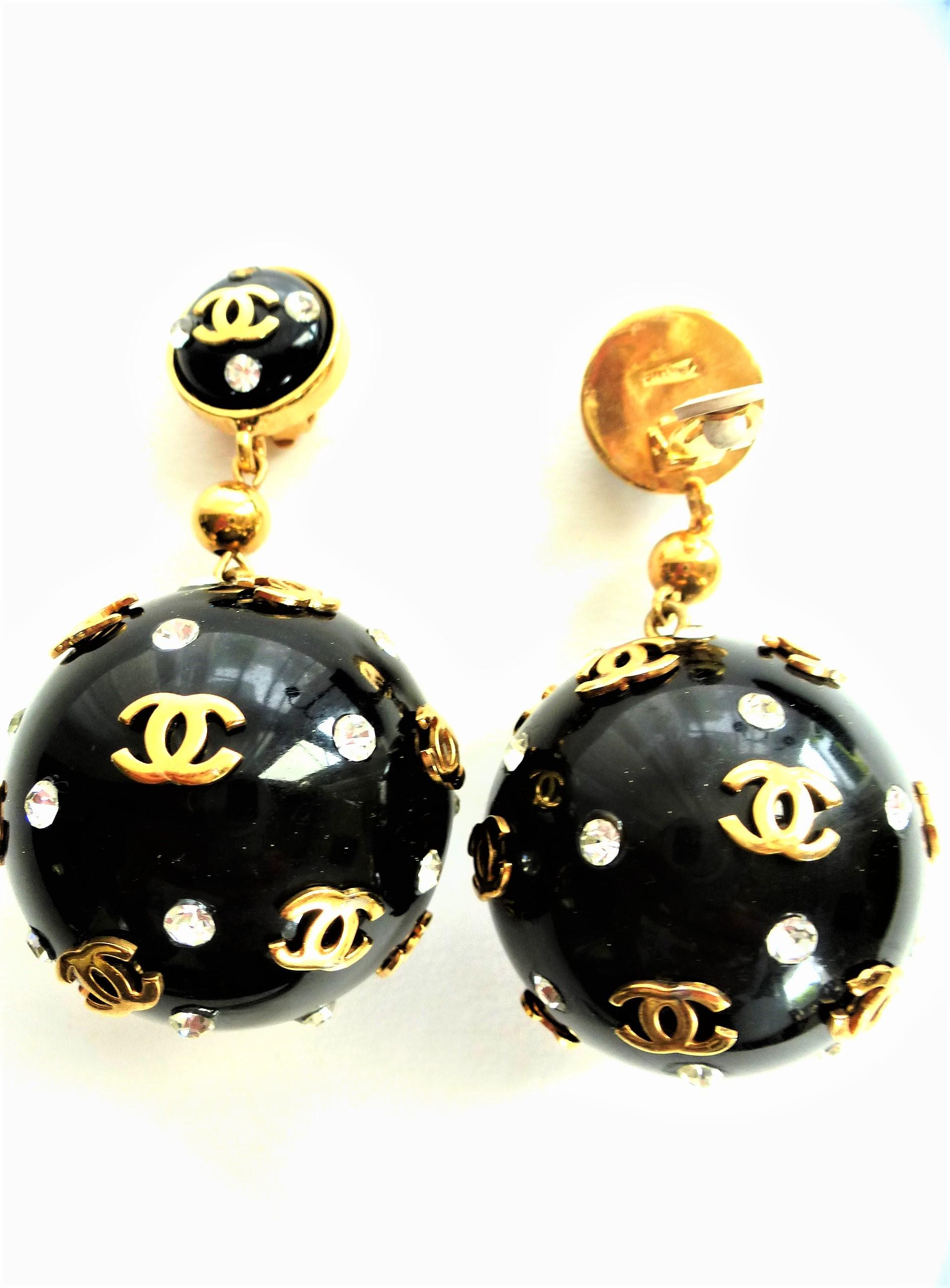 Artisan Unique Vintage Chanel black big ball clip on earrings, plastic 1970s with gold