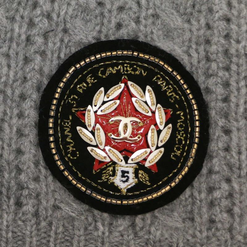CHANEL Unisex Graue Beanie im Zustand „Hervorragend“ in Paris, FR
