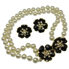 Chanel Unsigned 1950s Gripoix Black Flower Faux Pearl Necklace Choker Earrings