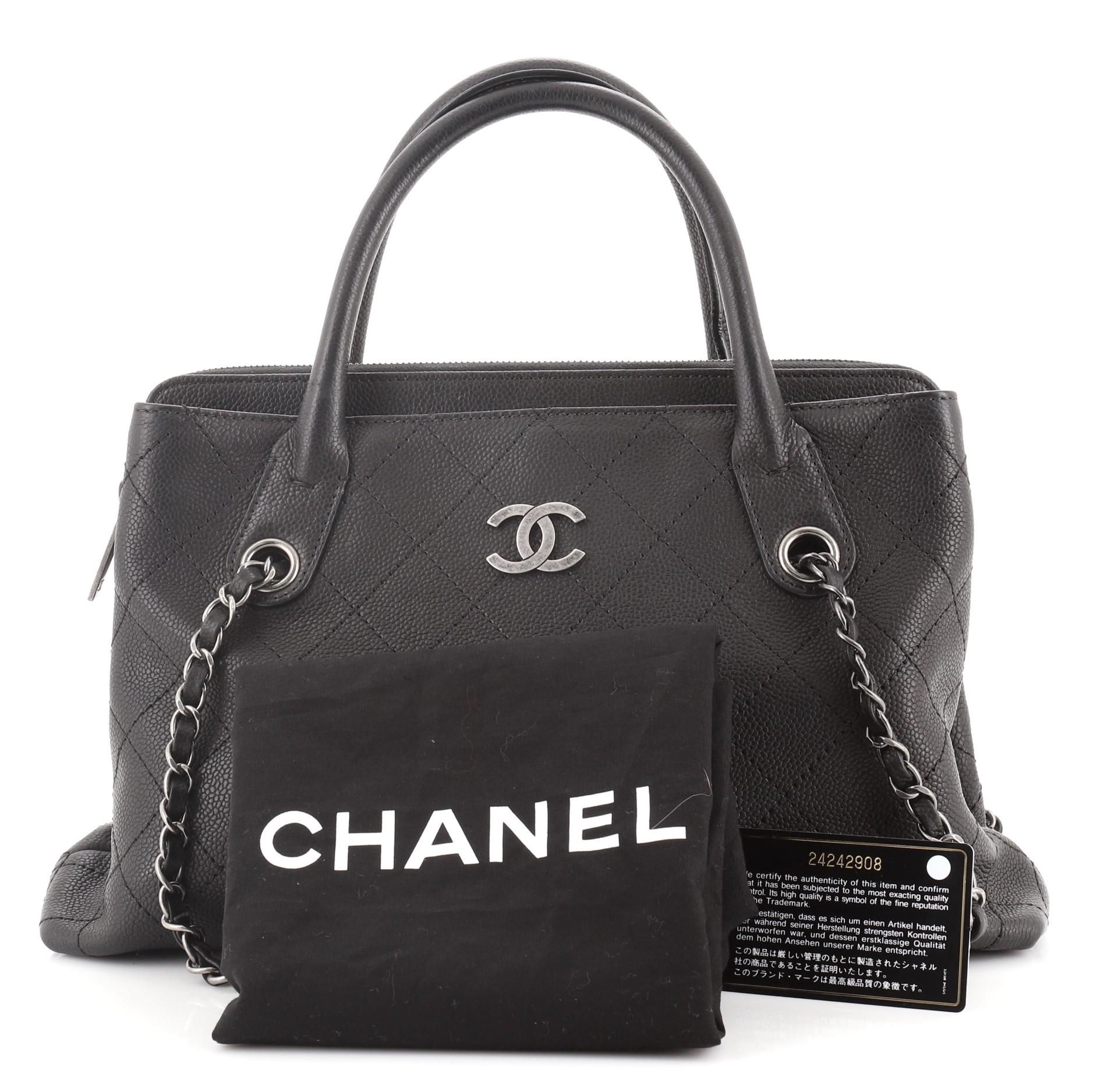 Condition: Great. Creasing on exterior, wear on base corners, zipper tape and in interior, scratches on hardware.
Accessories: Dust Bag, Authenticity Card
Measurements: Handle Drop 4.5