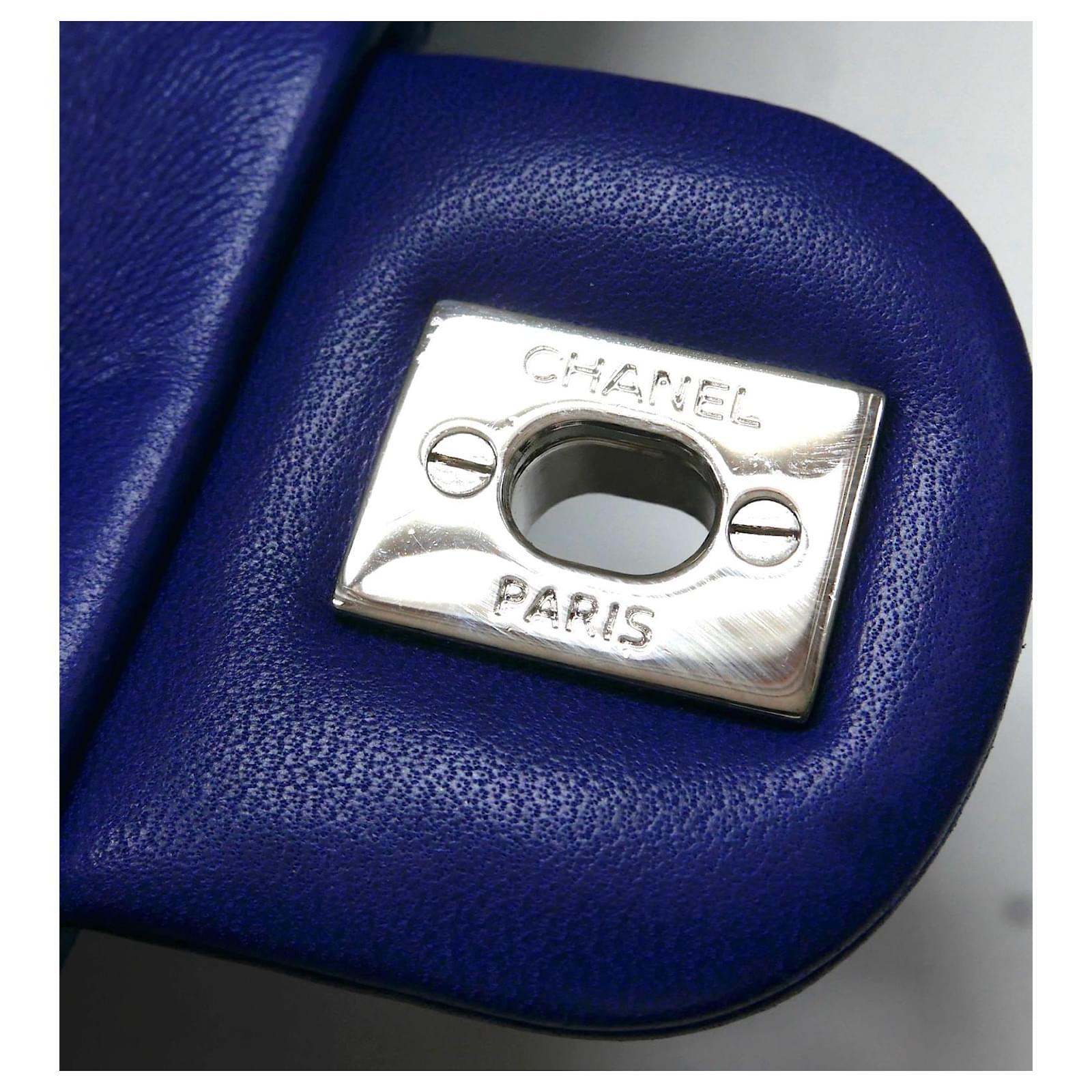 Sac à dos Urban Spirit de Chanel en cuir d'agneau bleu en vente 3
