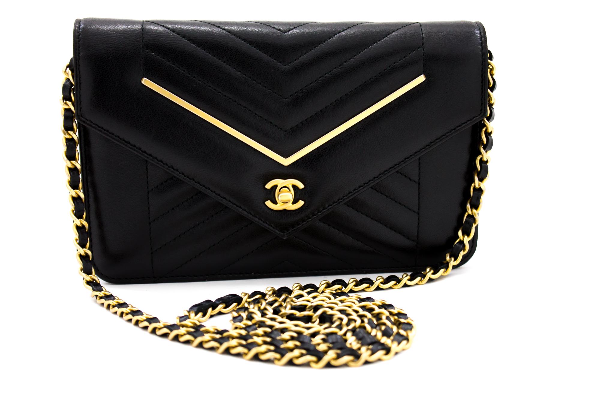 An authentic CHANEL V-Stitch WOC Wallet On Chain Black Shoulder Bag Crossbody. The color is Black. The outside material is Leather. The pattern is Solid. This item is Contemporary. The year of manufacture would be 2018.
Conditions & Ratings
Outside