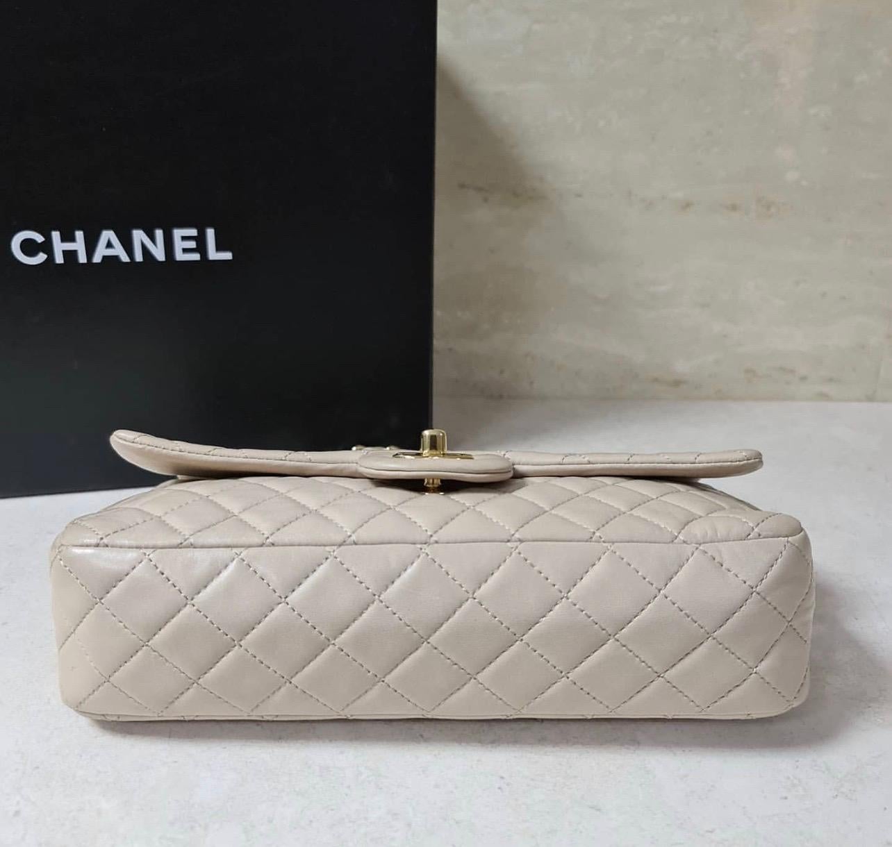 Chanel Valentine Beige Lambskin Leather Flap Shoulder Bag In Good Condition In Krakow, PL