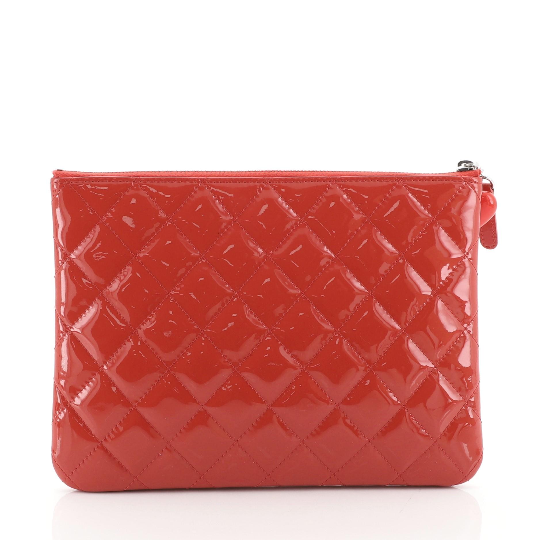 Chanel Valentine Hearts O Case Clutch Quilted Patent Small In Good Condition In NY, NY