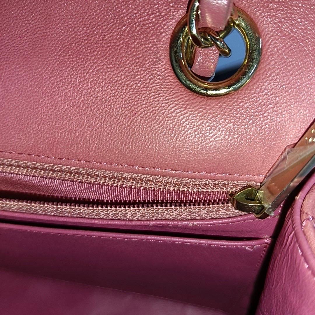 Chanel Valentine's Heart Charm-Klappe Medium Rosa Lammfell Leder Gold Hardware im Angebot 5