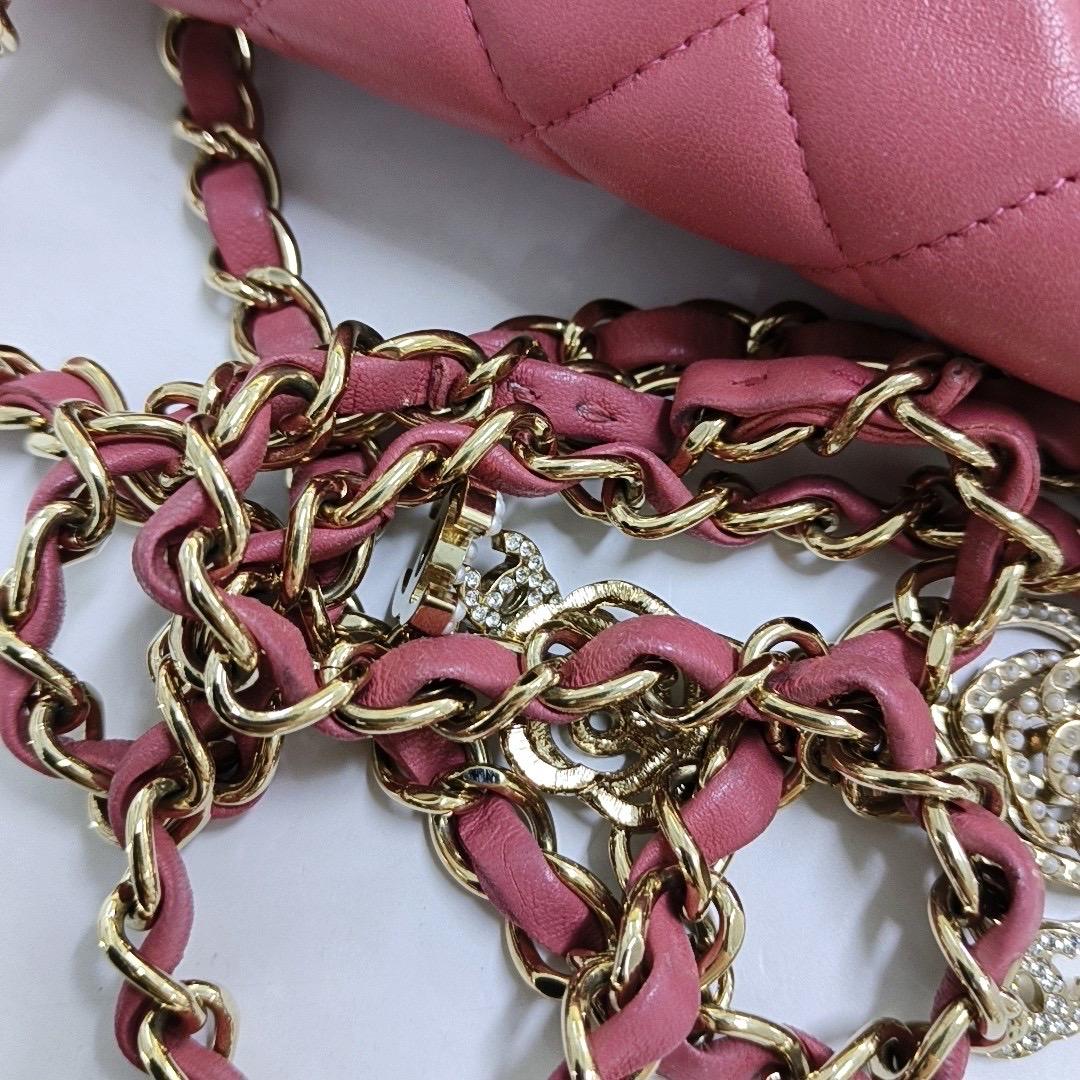 Chanel Valentine's Heart Charm-Klappe Medium Rosa Lammfell Leder Gold Hardware im Angebot 6