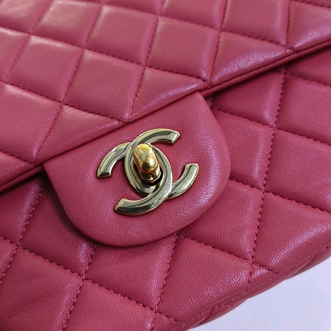 Chanel Valentine's Heart Charm-Klappe Medium Rosa Lammfell Leder Gold Hardware im Angebot 2