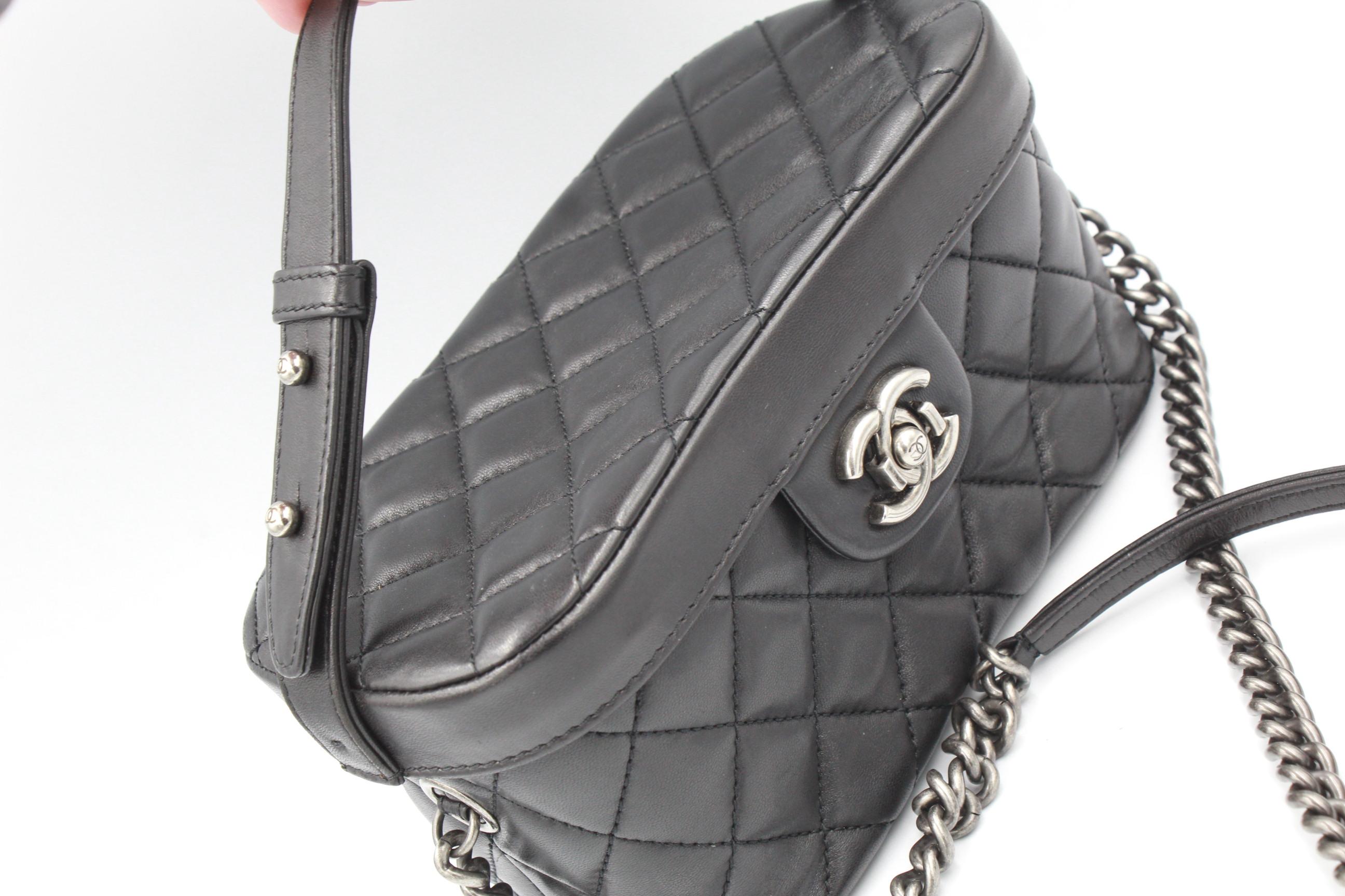 Chanel Vanity Boy bag in black leather In Good Condition For Sale In Paris, FR