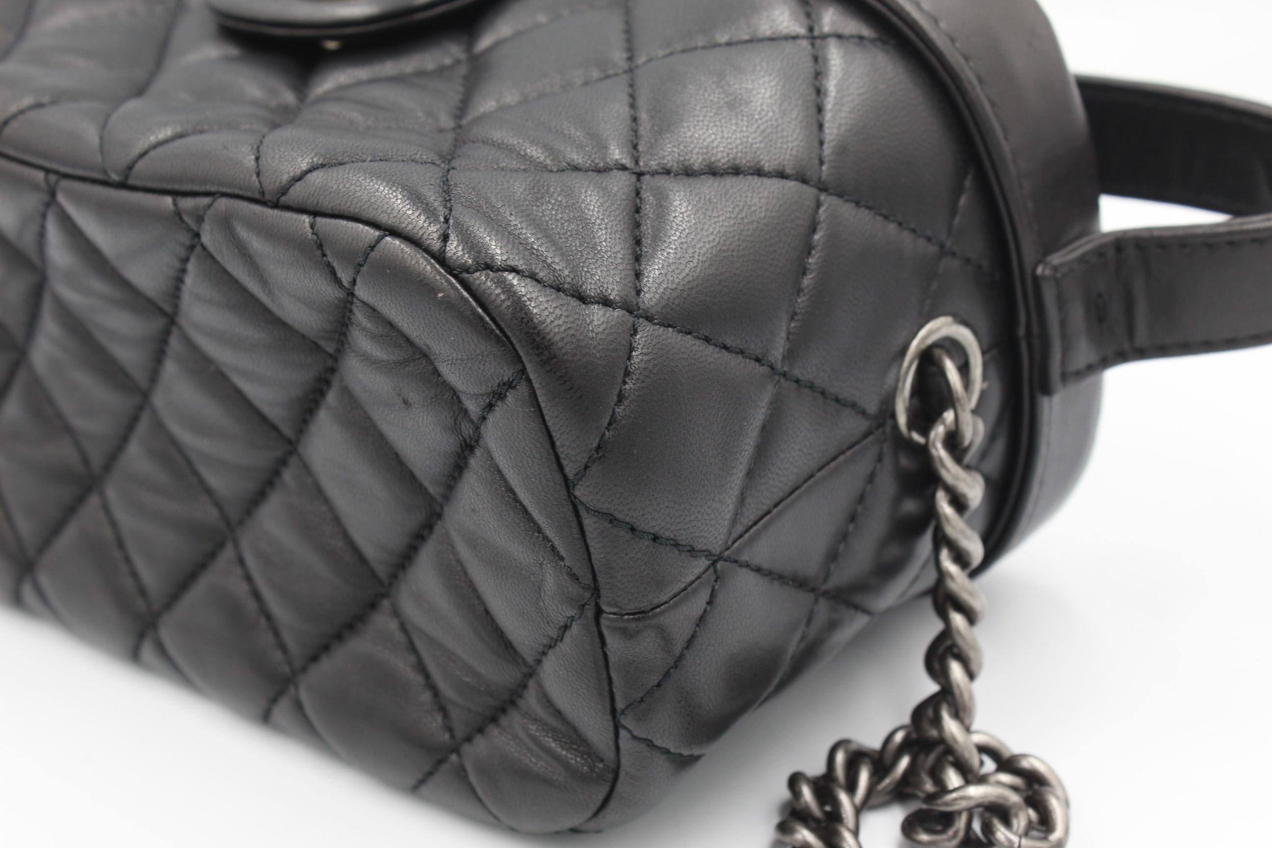 Chanel Vanity Boy bag in black leather For Sale 1