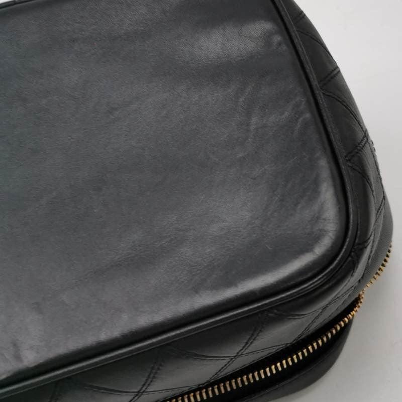 Chanel Vanity Case 1991-1994 Calfksin Leather Black Zip Opening Makeup Bag For Sale 9