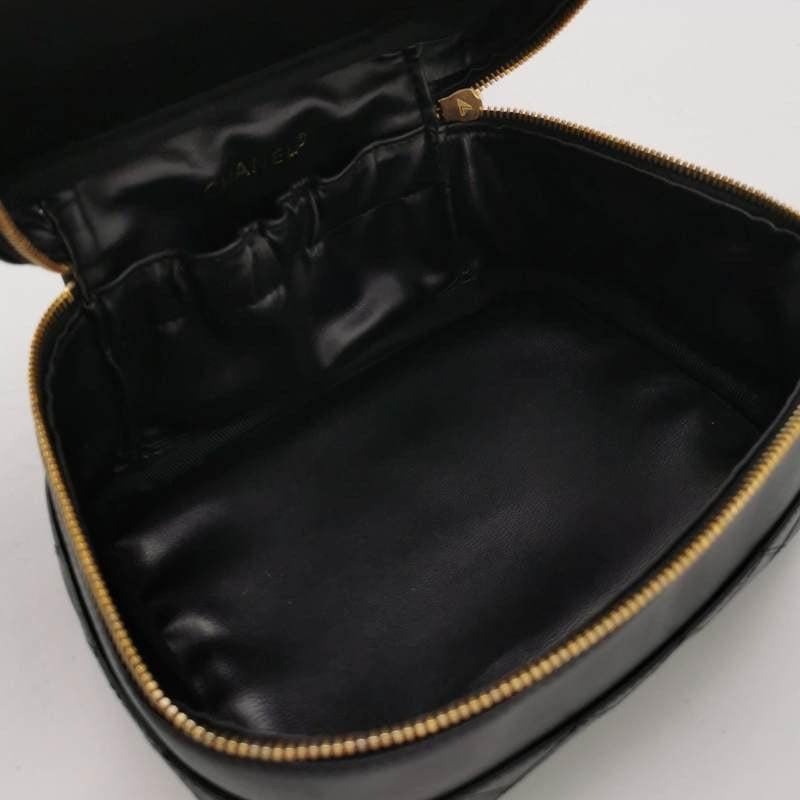 Women's Chanel Vanity Case 1991-1994 Calfksin Leather Black Zip Opening Makeup Bag For Sale