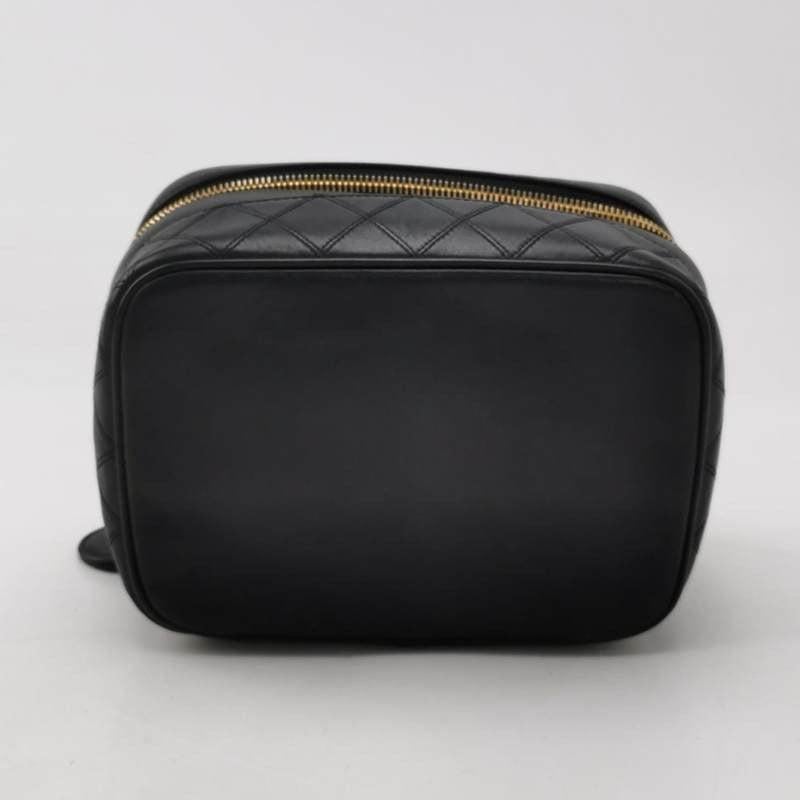 Chanel Vanity Case 1991-1994 Calfksin Leather Black Zip Opening Makeup Bag For Sale 1