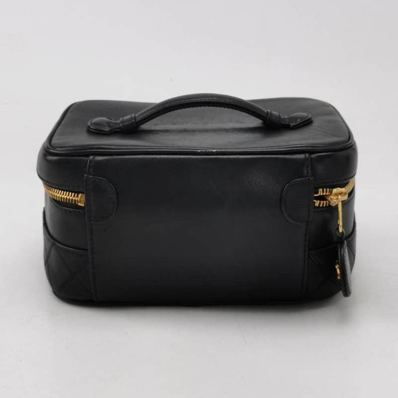 Chanel Vanity Case 1991-1994 Calfksin Leather Black Zip Opening Makeup Bag For Sale 2
