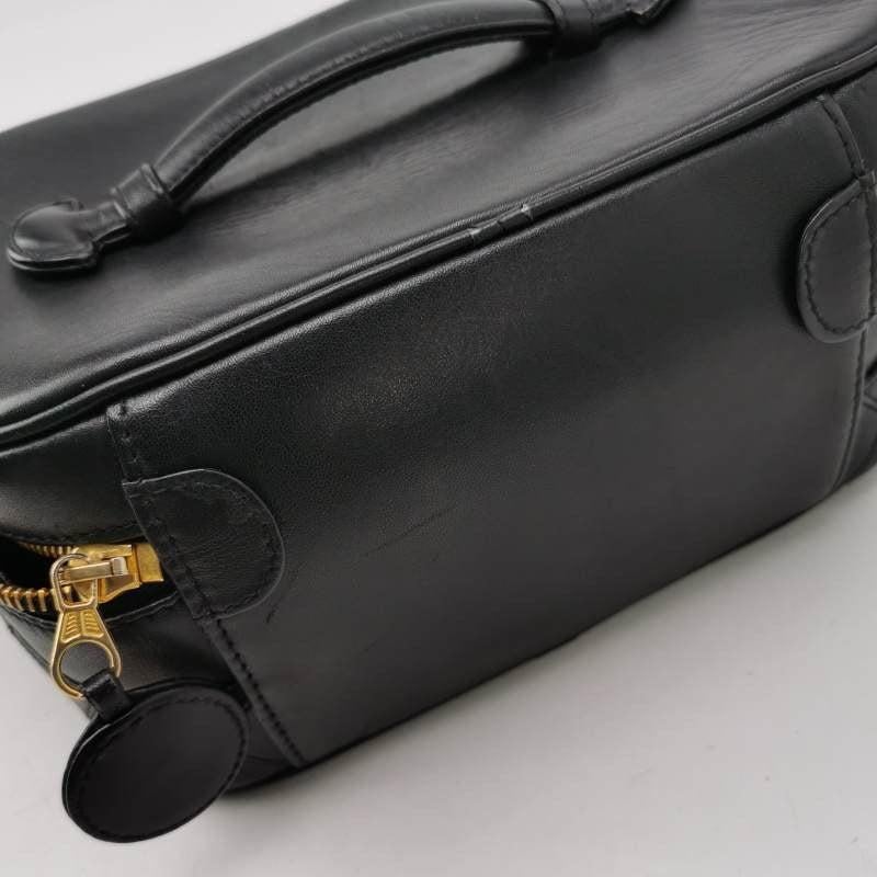 Chanel Vanity Case 1991-1994 Calfksin Leather Black Zip Opening Makeup Bag For Sale 5