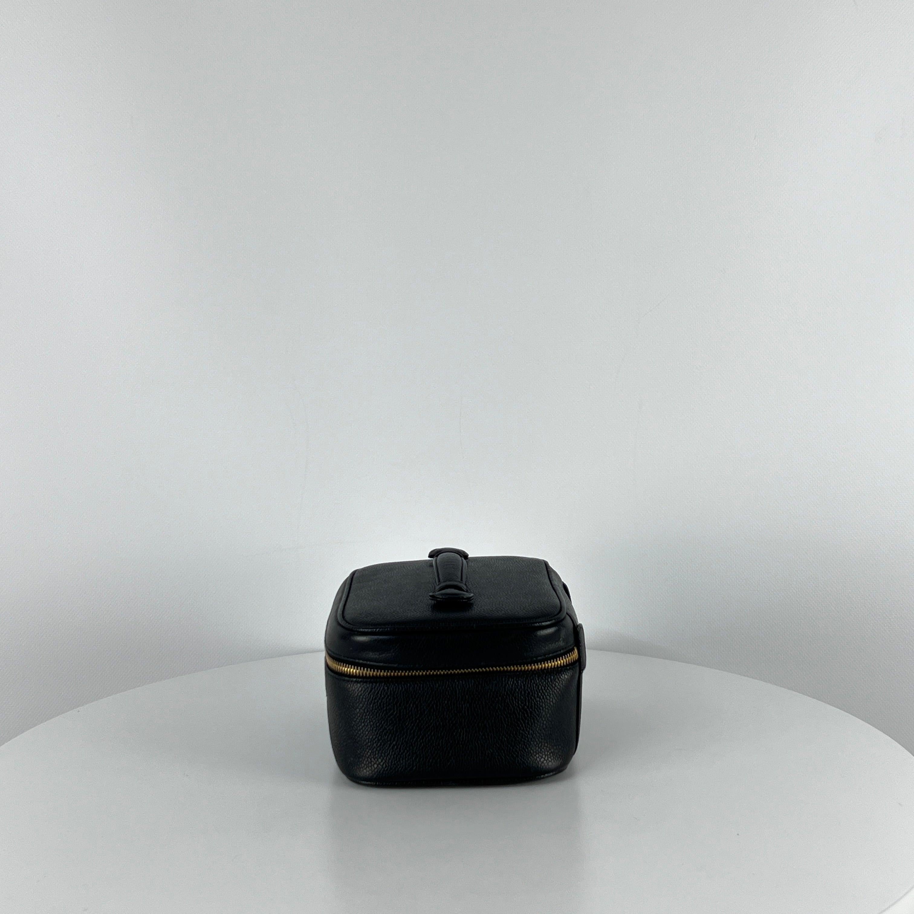 Vanity Case CHANEL Cuir caviar noir embossé CC Unisexe en vente