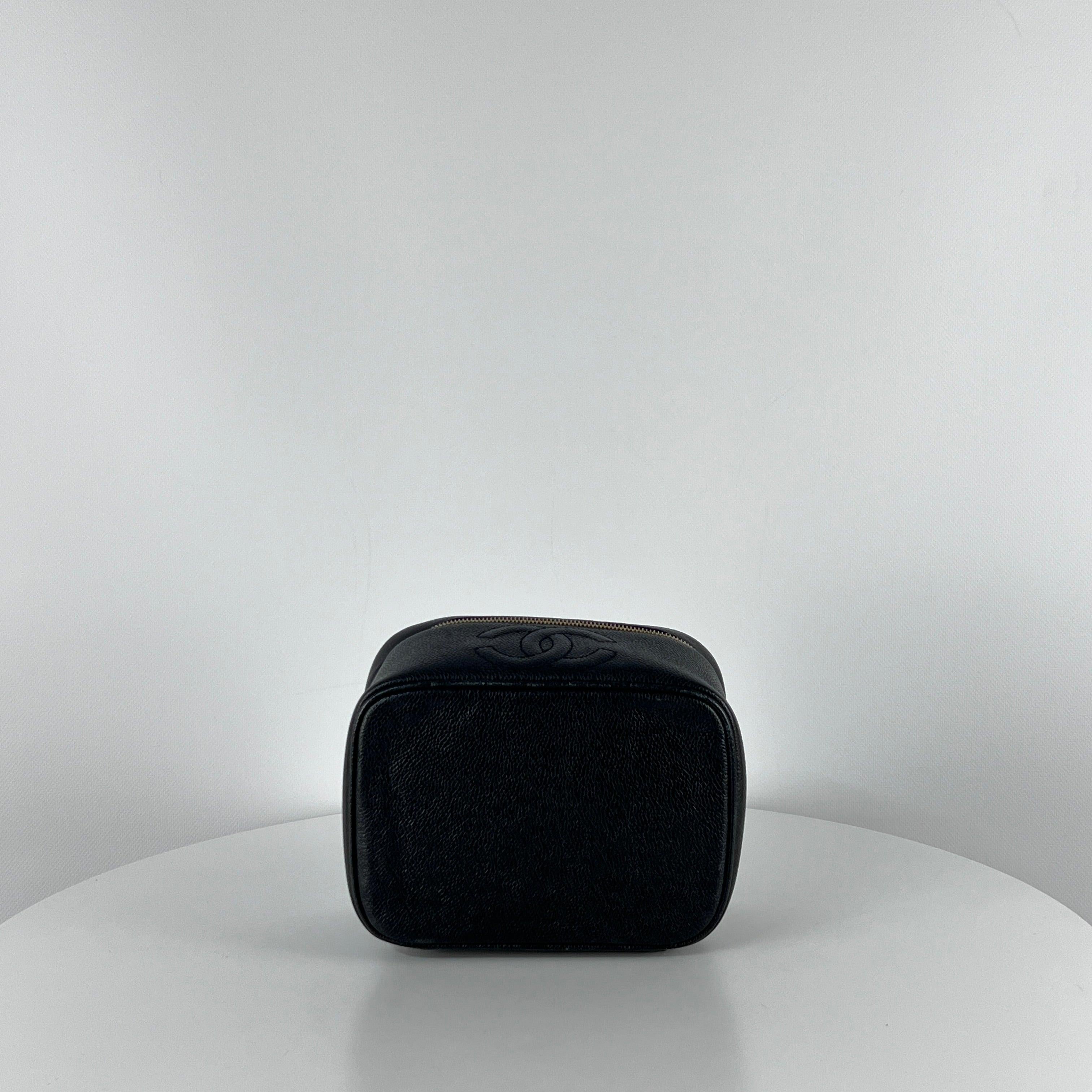 Vanity Case CHANEL Cuir caviar noir embossé CC en vente 1