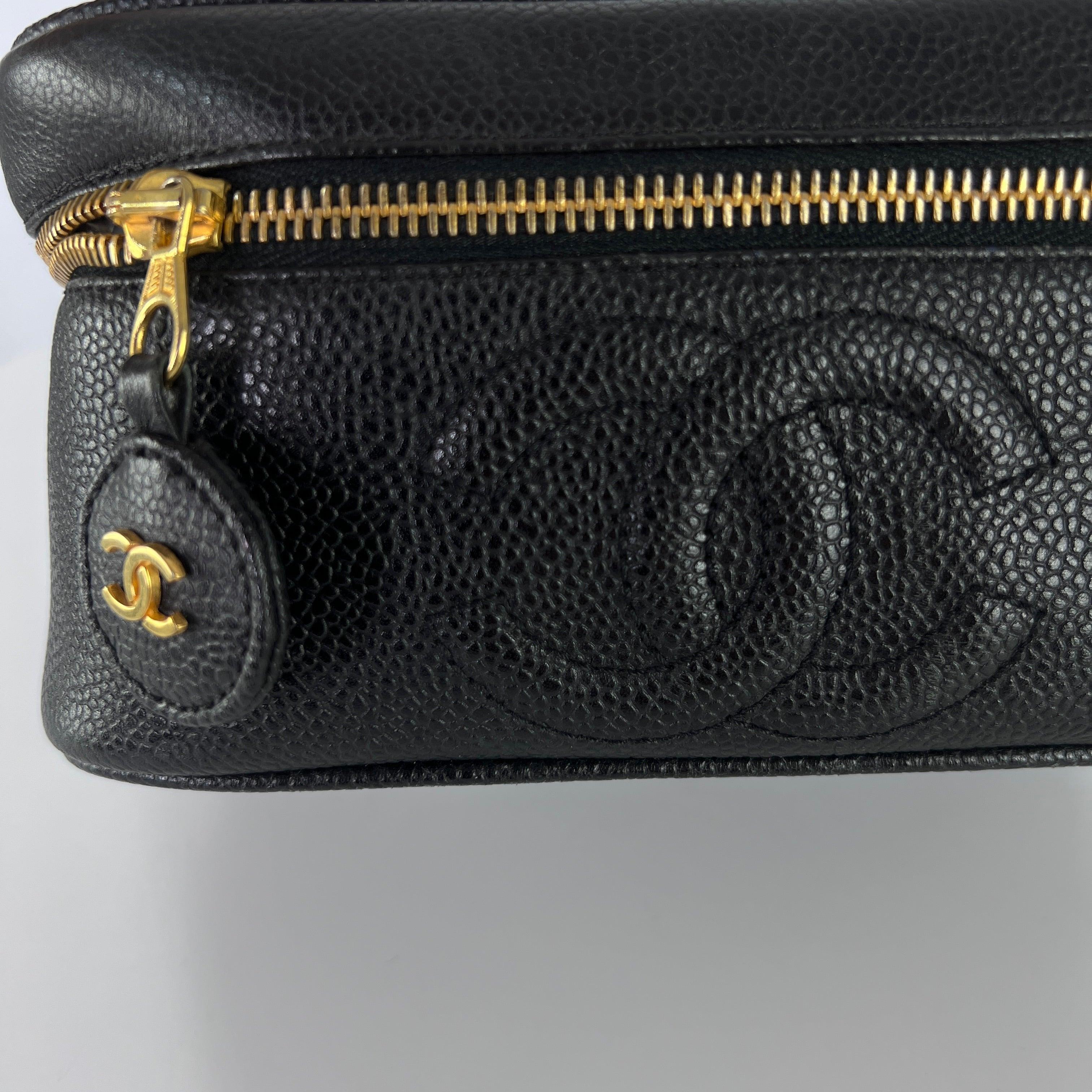 Vanity Case CHANEL Cuir caviar noir embossé CC en vente 3