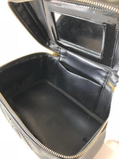 Chanel Vanity Case Cc Logo 232864 Black Patent Leather Clutch