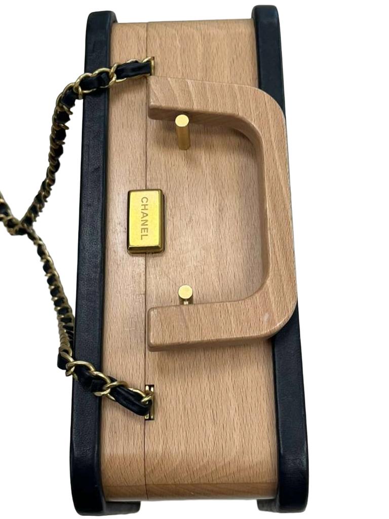 Chanel Vanity Case Chip-On Wood Wood Leather Box with Chain Strap AS2927 en vente 5