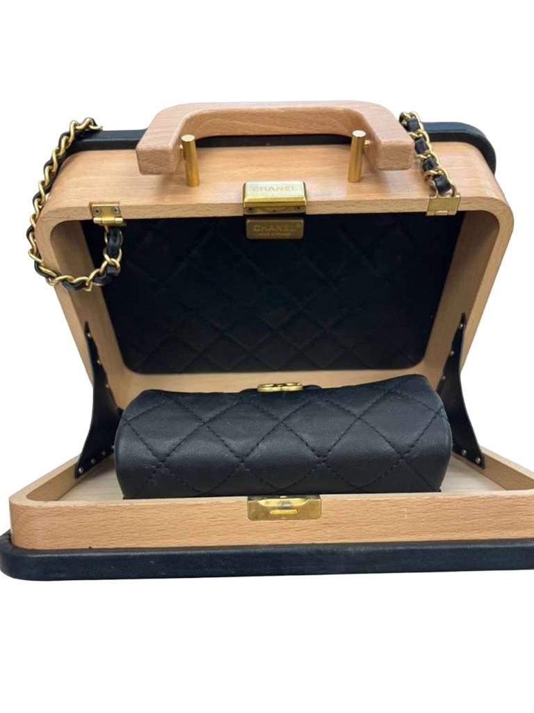 Chanel Vanity Case Chip-On Wood Wood Leather Box with Chain Strap AS2927 en vente 6