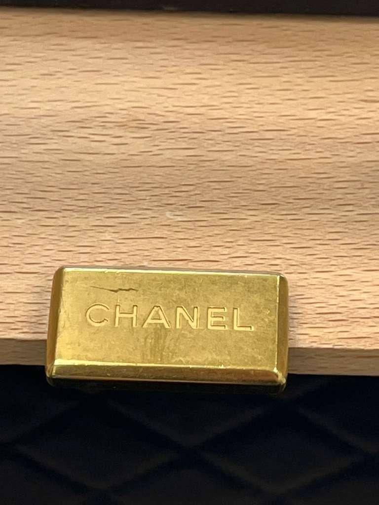 Chanel Vanity Case Chip-On Wood Wood Leather Box with Chain Strap AS2927 en vente 10