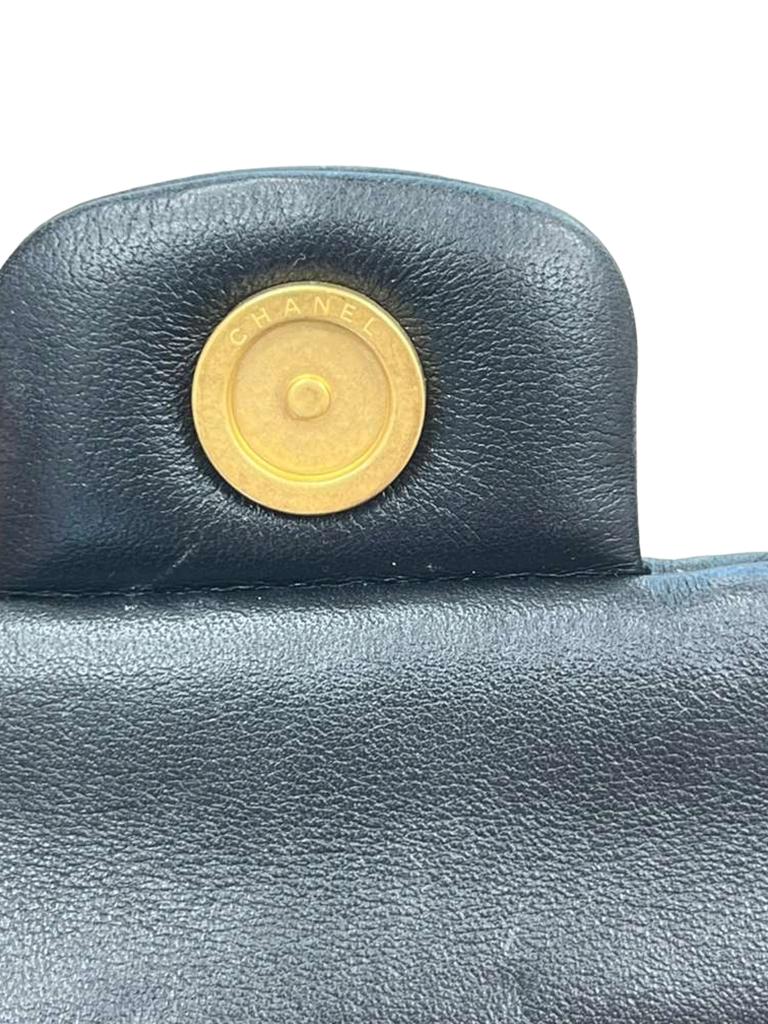 Chanel Vanity Case Chip-On Wood Wood Leather Box with Chain Strap AS2927 en vente 13