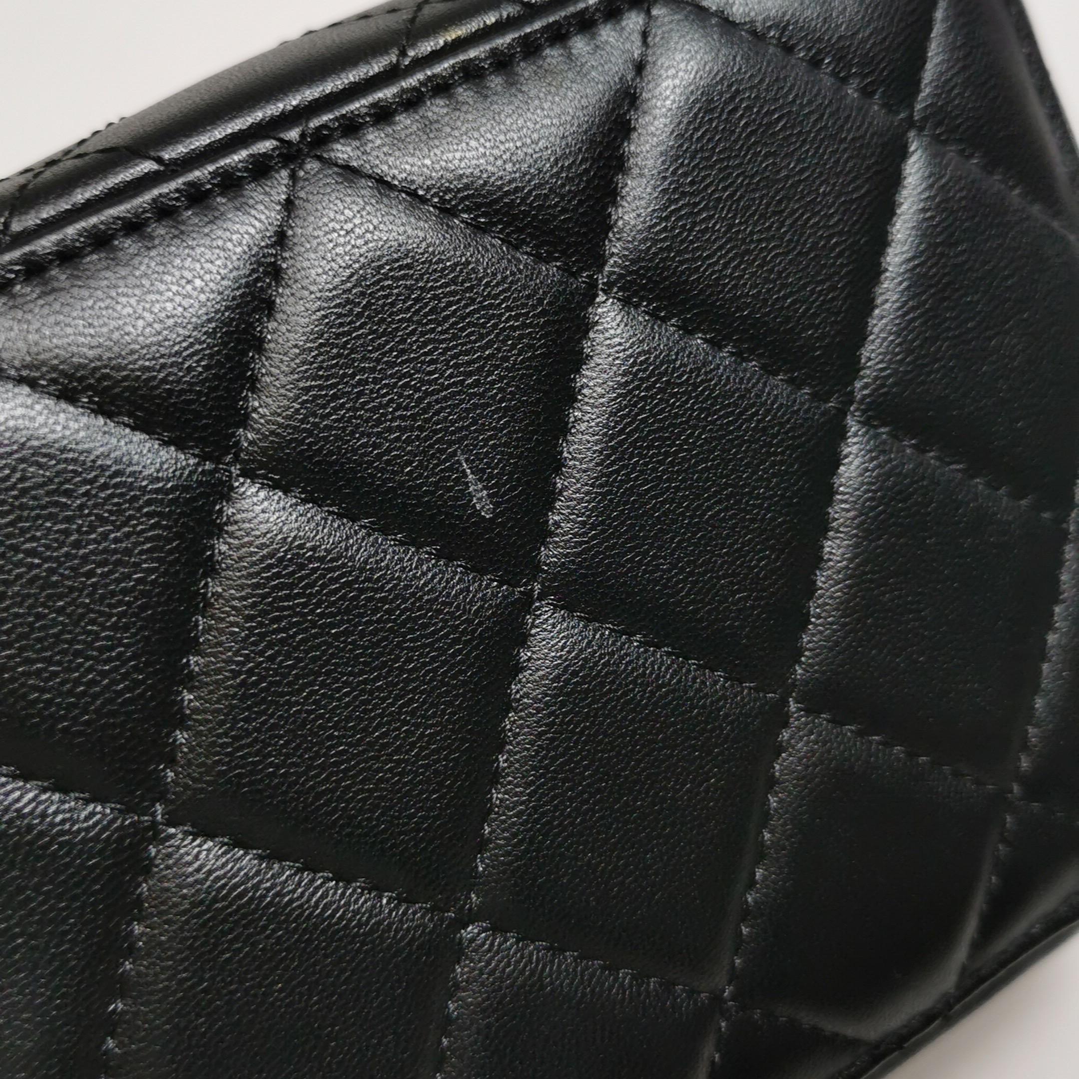 Chanel Porta Vanity Mini Nero Trapuntato in Pelle d'Agnello Piastra Dorata 2021 in vendita 11