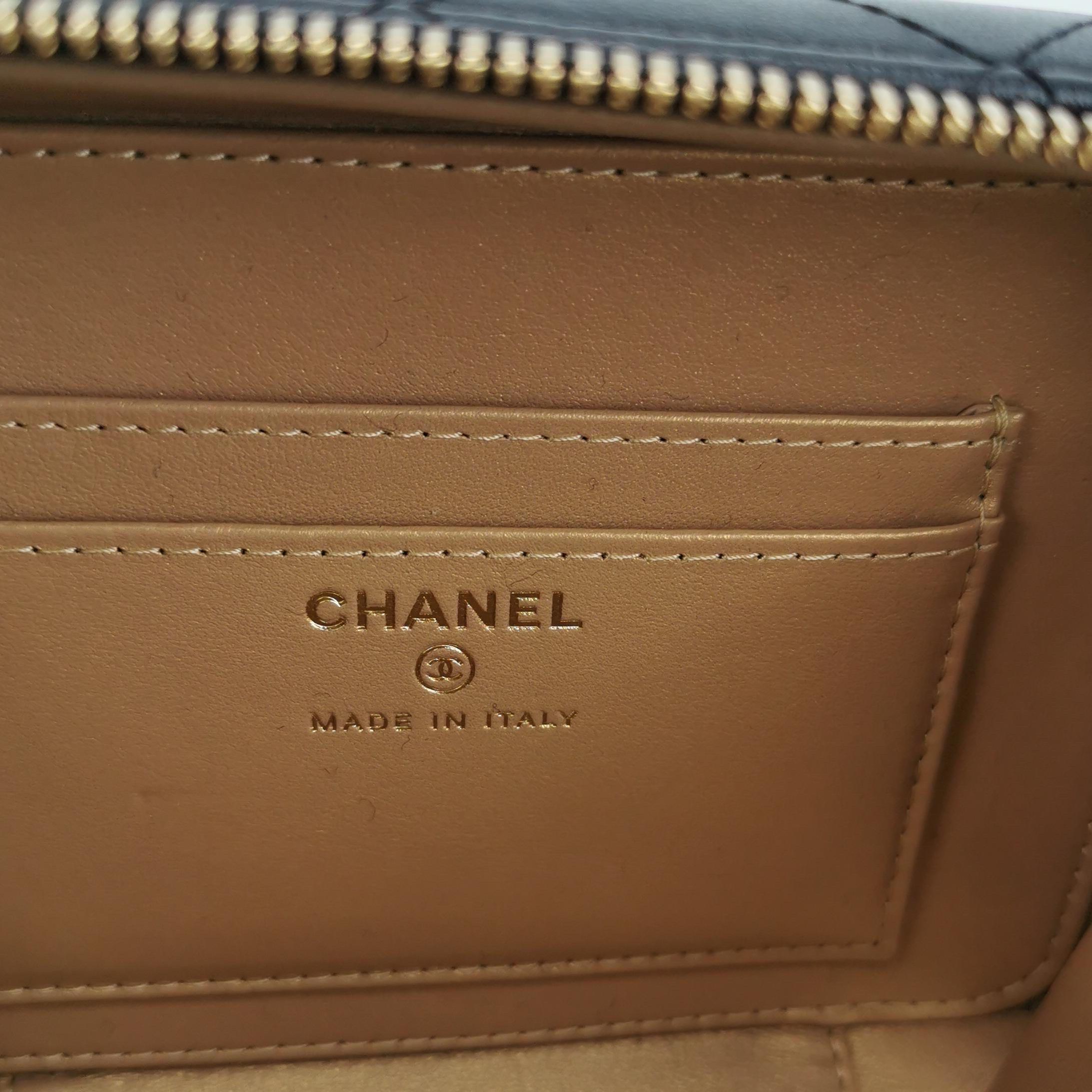 Chanel Porta Vanity Mini Nero Trapuntato in Pelle d'Agnello Piastra Dorata 2021 in vendita 1