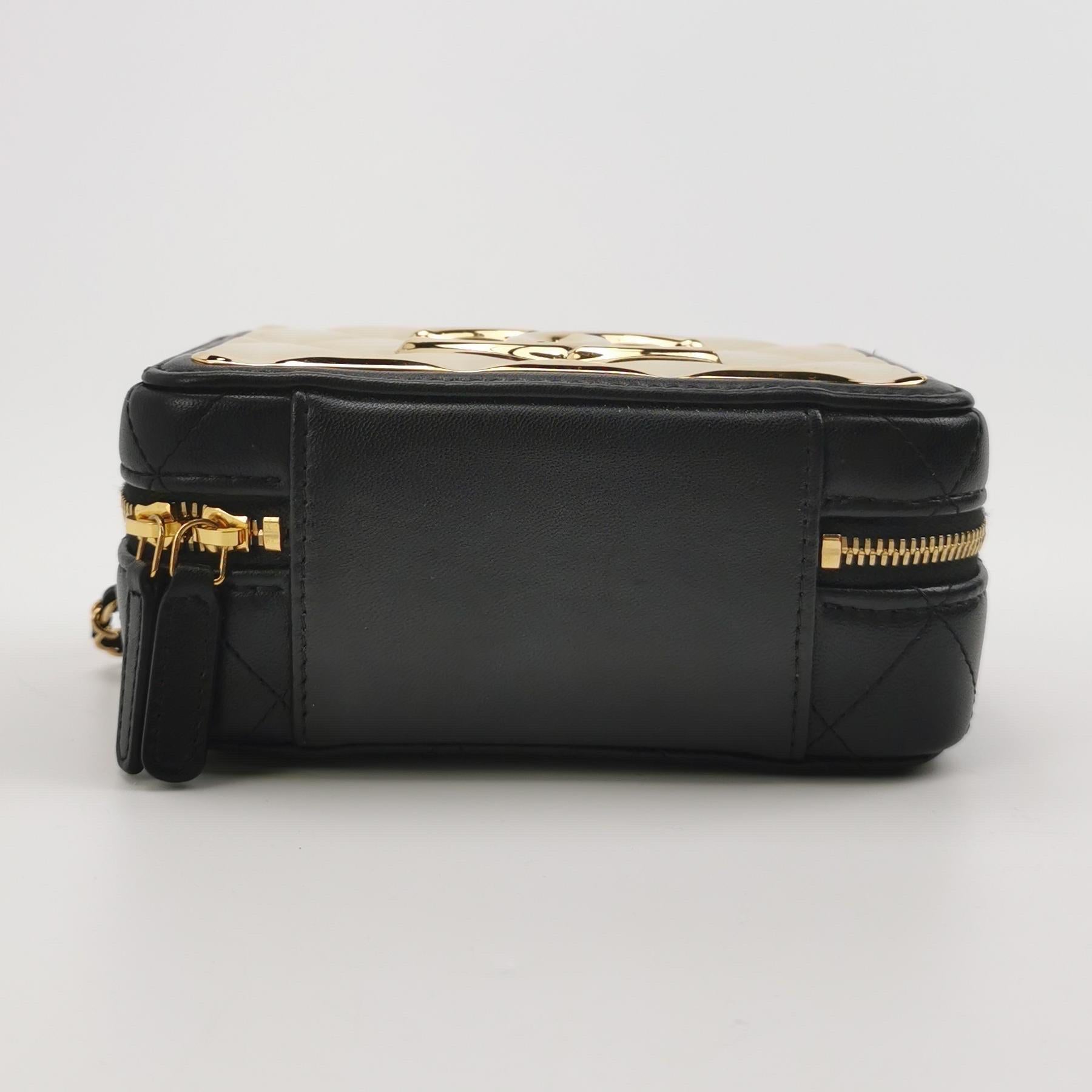 Chanel Porta Vanity Mini Nero Trapuntato in Pelle d'Agnello Piastra Dorata 2021 in vendita 3