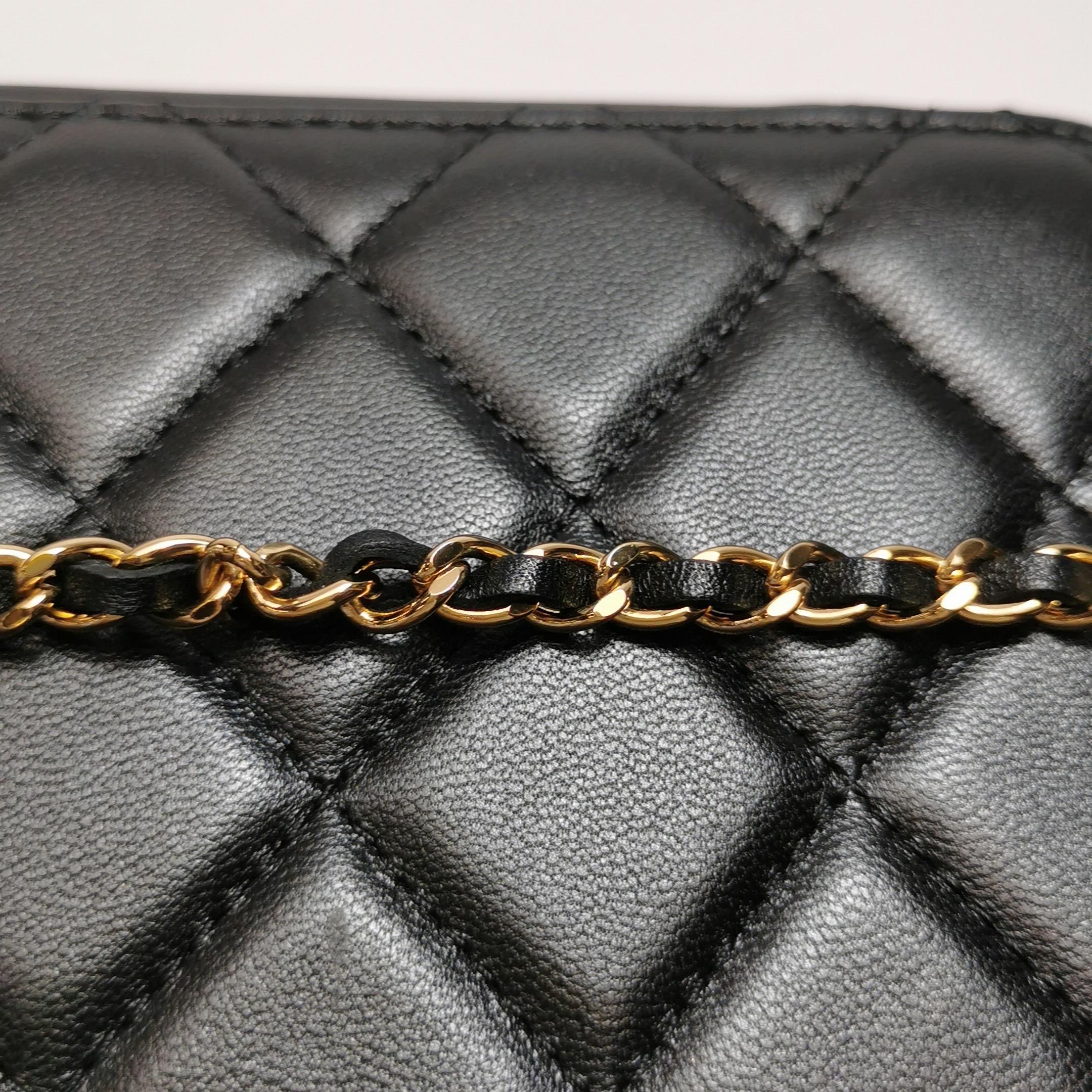 Chanel Porta Vanity Mini Nero Trapuntato in Pelle d'Agnello Piastra Dorata 2021 in vendita 4