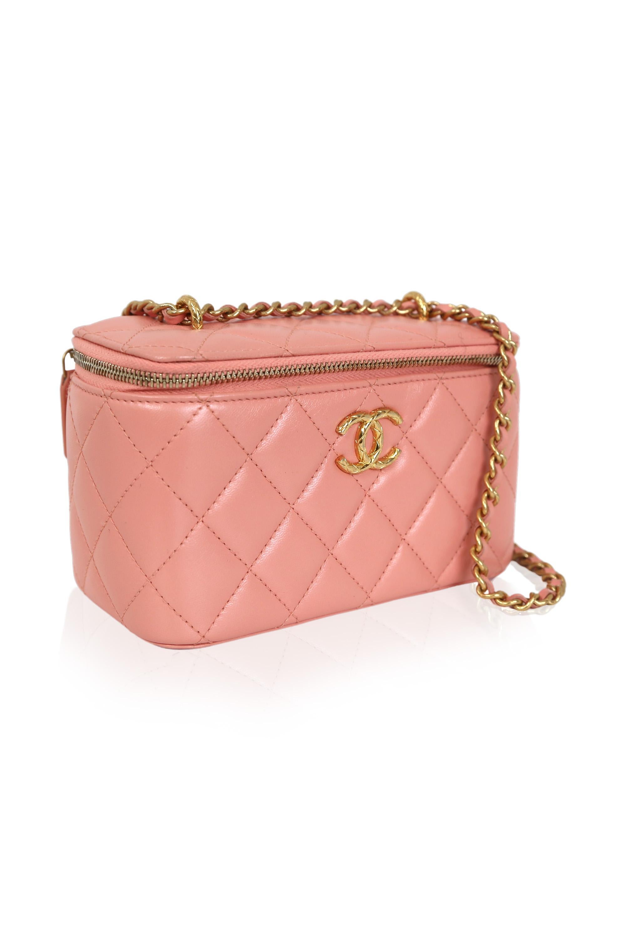 The Chanel Classique Vanity Case Medium Bag is a versatile and practical accessory suitable for any occasion. With enough space to store all daily essentials, it can be worn comfortably on the shoulder or crossbody for convenience.

*Quilted-grained
