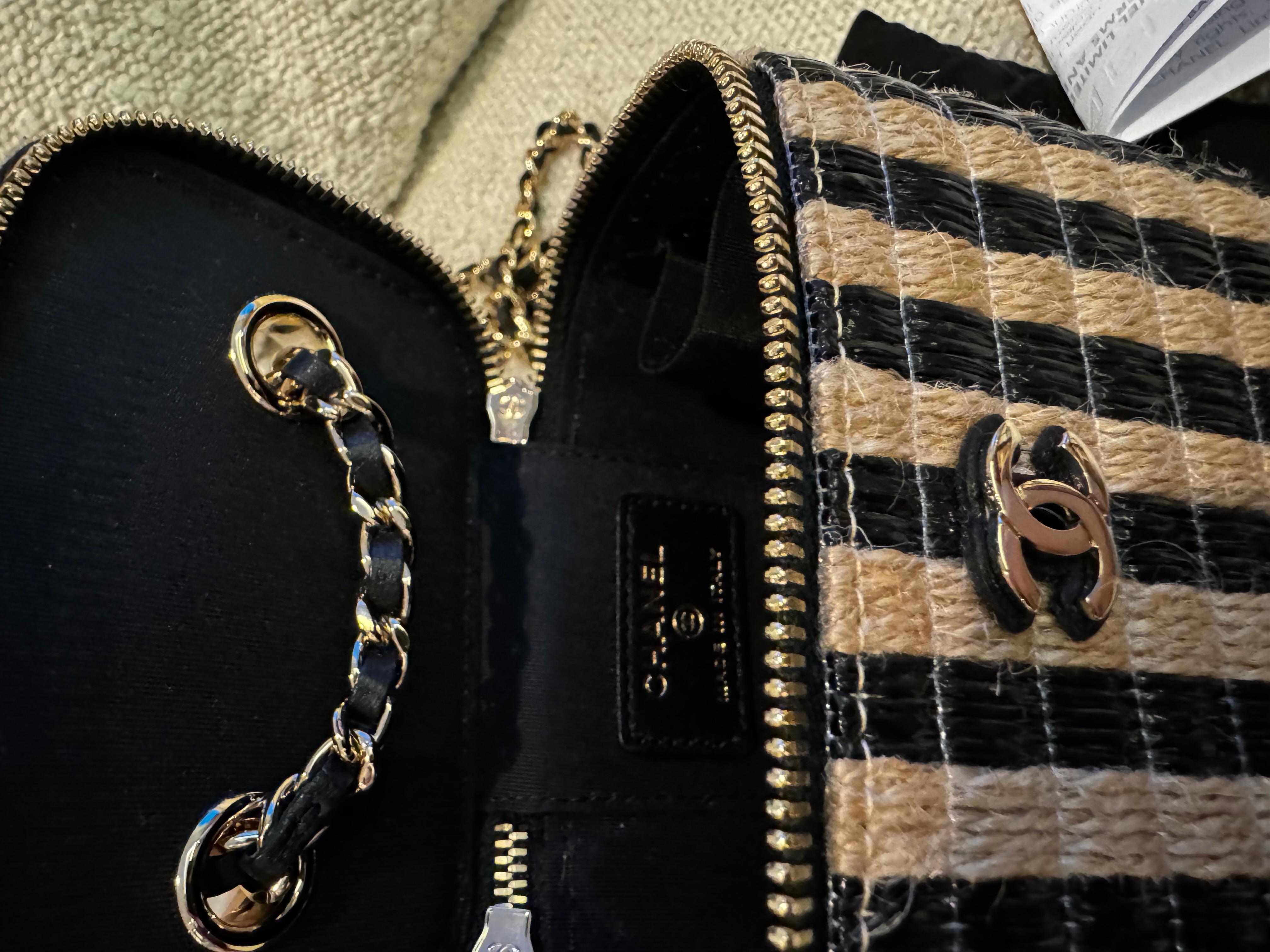 Chanel vanity case raffia bag  For Sale 1
