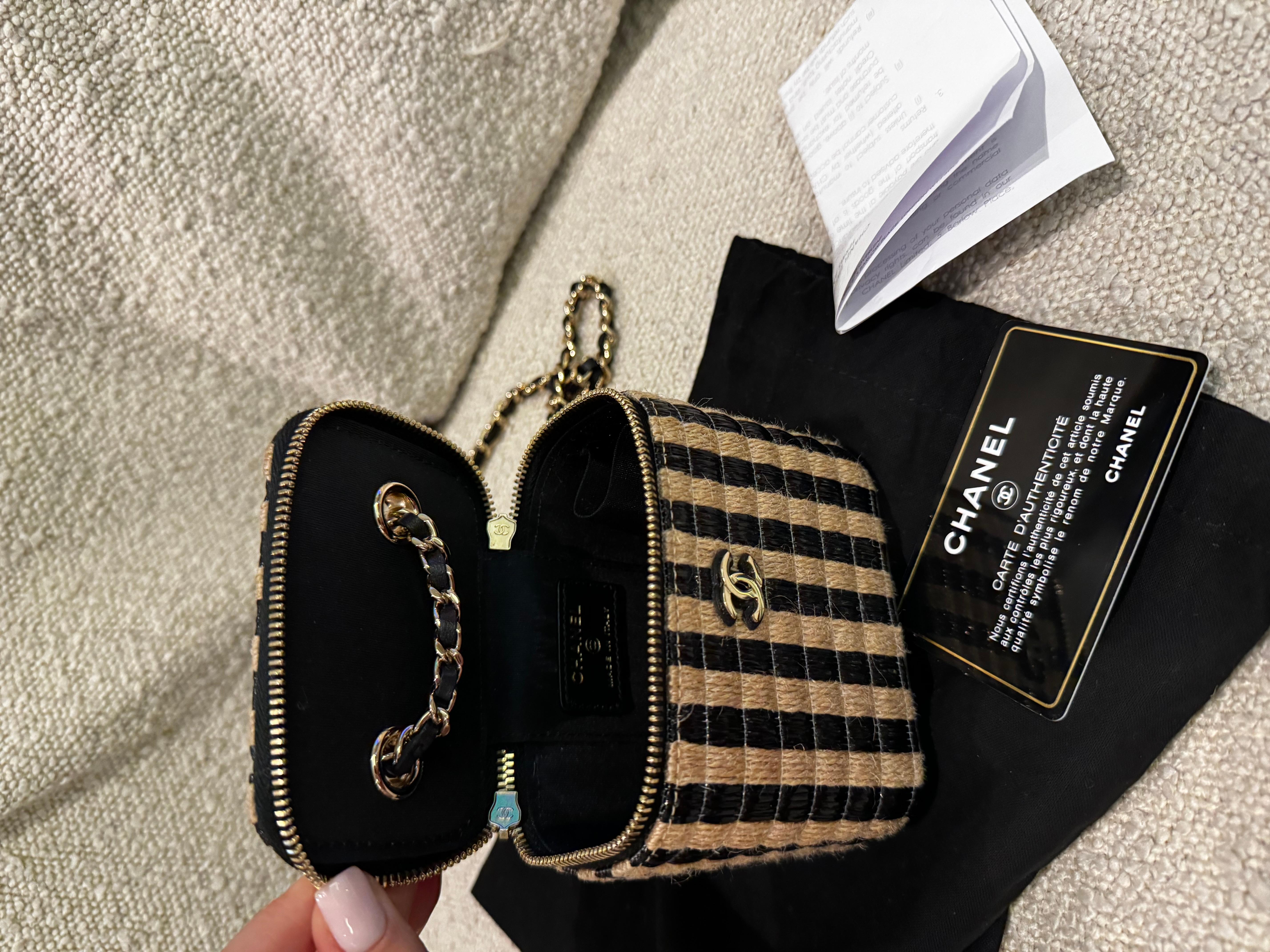 Chanel vanity case raffia bag  For Sale 3