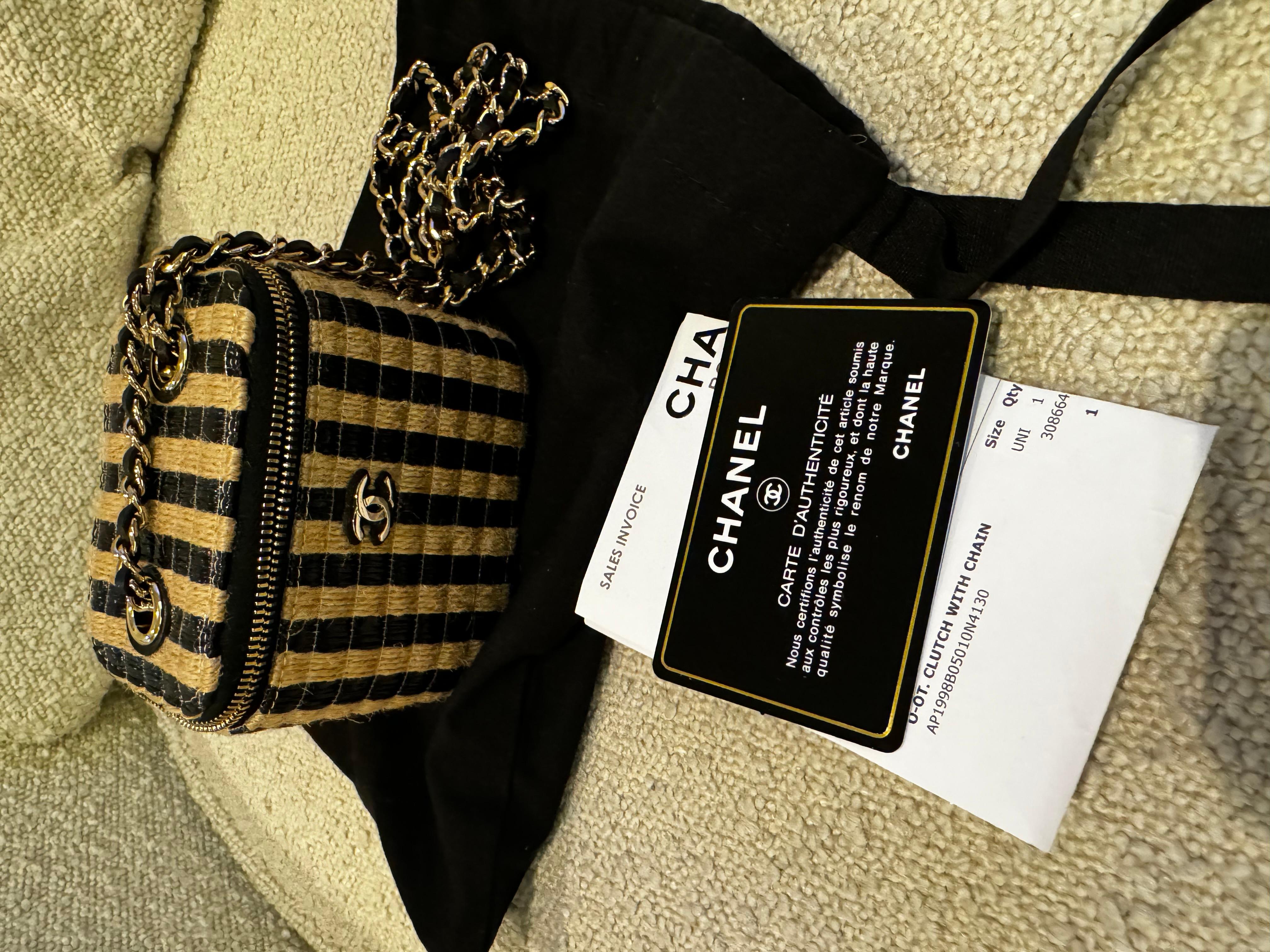 Chanel vanity case raffia bag  For Sale 4