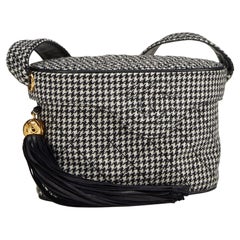 Chanel Waschtischtasche aus schwarzer und weißer Wolle mit sehr Hahnentrittmuster