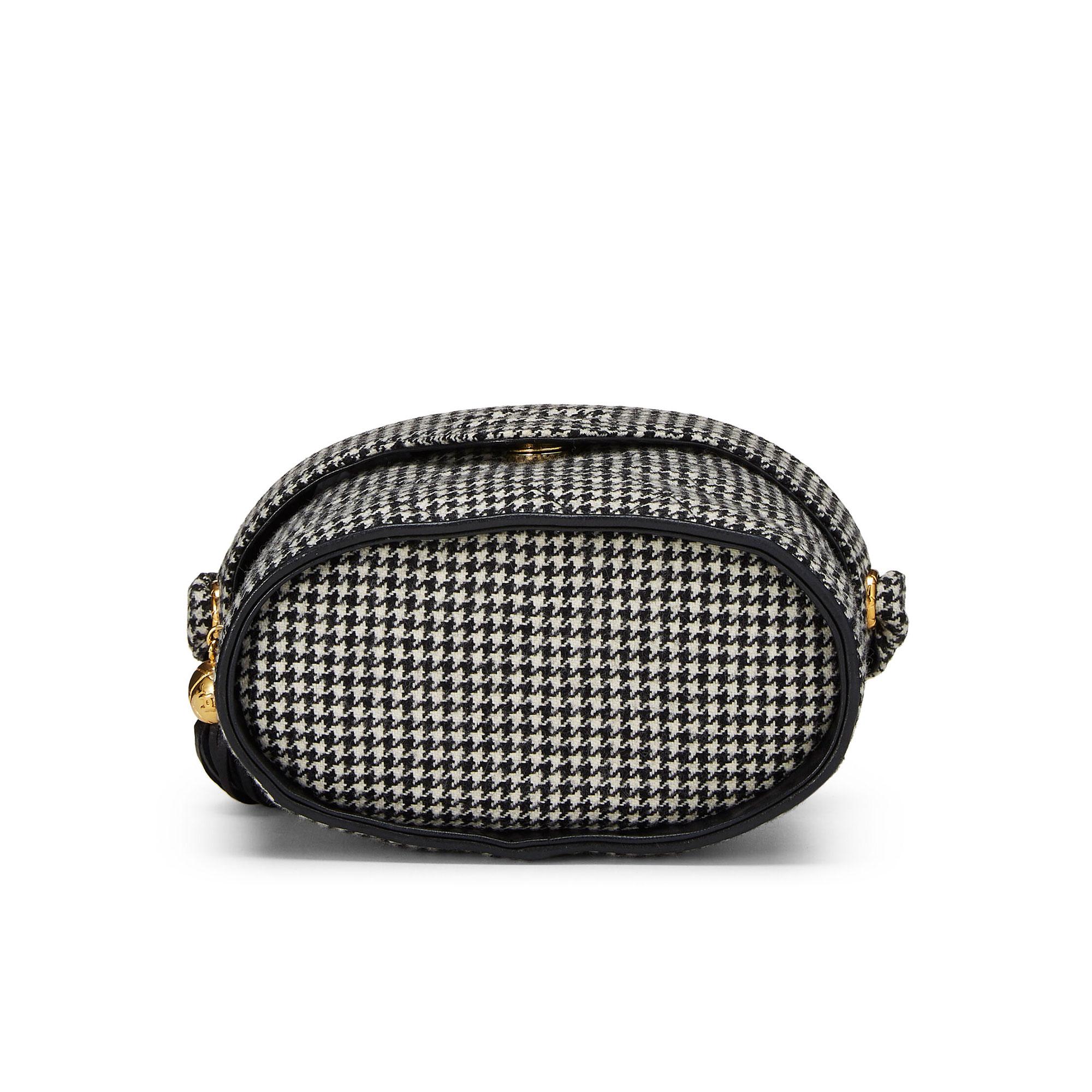 Chanel Vanity Case Very Rare Vintage 1990’s Houndstooth Black and White Wool Bag For Sale 8