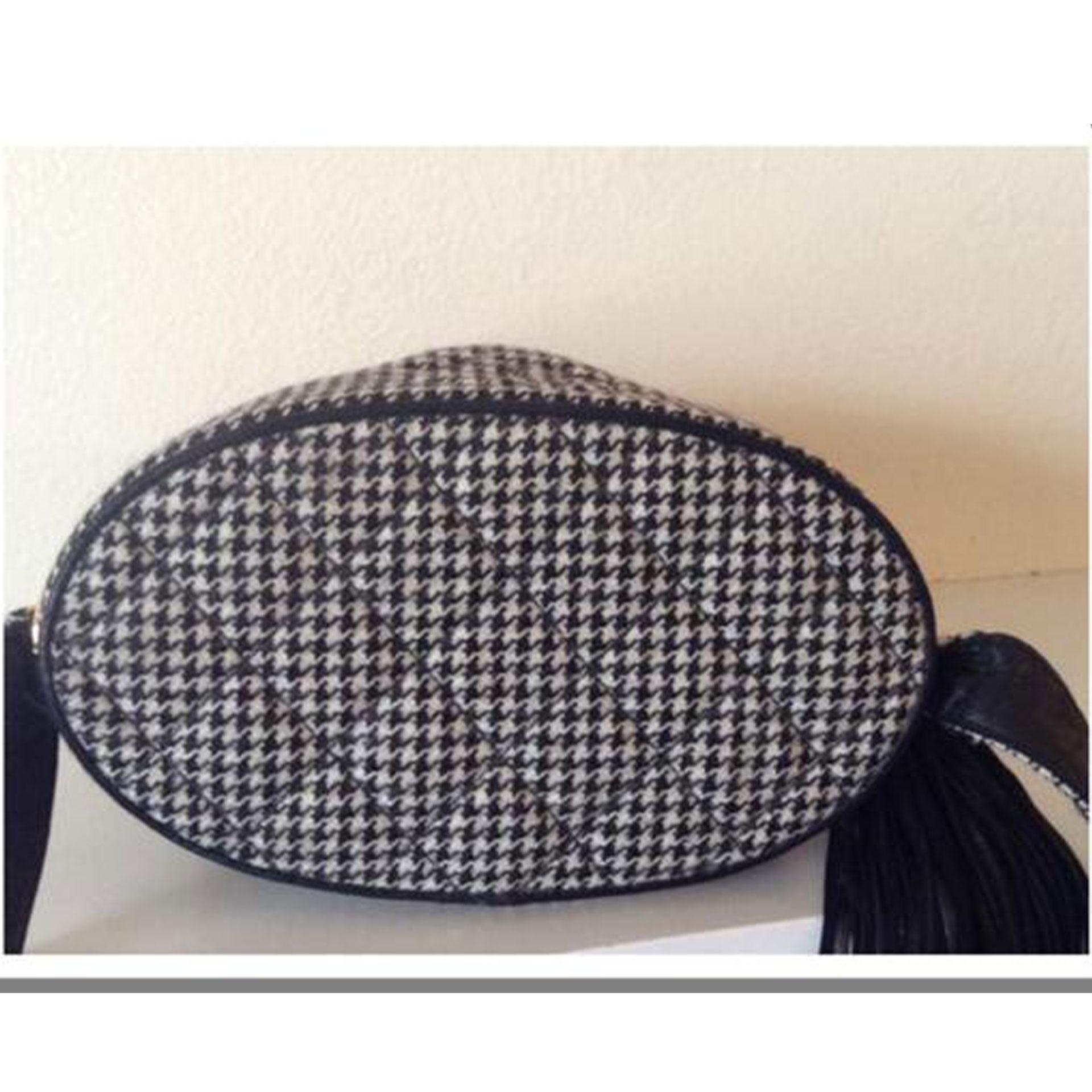 Chanel Vanity Case Very Rare Vintage 1990’s Houndstooth Black and White Wool Bag In Good Condition For Sale In Miami, FL