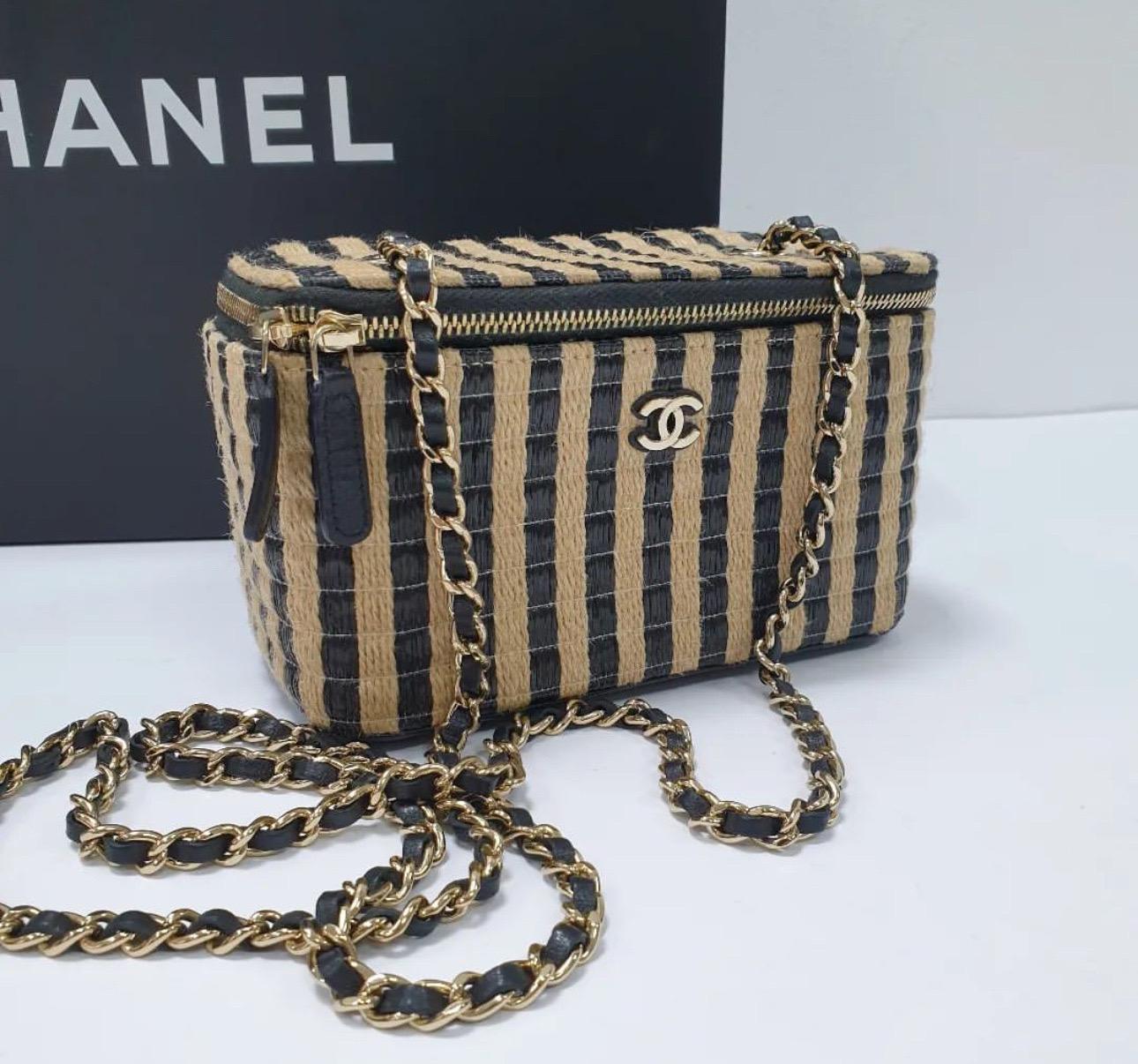 Chanel Vanity Chain Raffia Jute Thread Black Beige Bag In Good Condition For Sale In Krakow, PL
