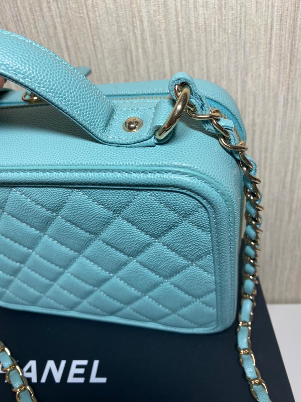 Chanel Vanity Medium Case Bag in Tiffany Color In Excellent Condition For Sale In New York, NY