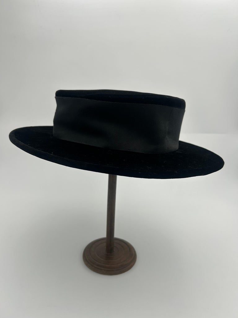 CHANEL VINTAGE RARE BLACK GROSGRAIN TRIMMED VELVET HAT Chanel Vintage Rare Black Grosgrain Trimmed Velvet Hat Cloth  main image 4