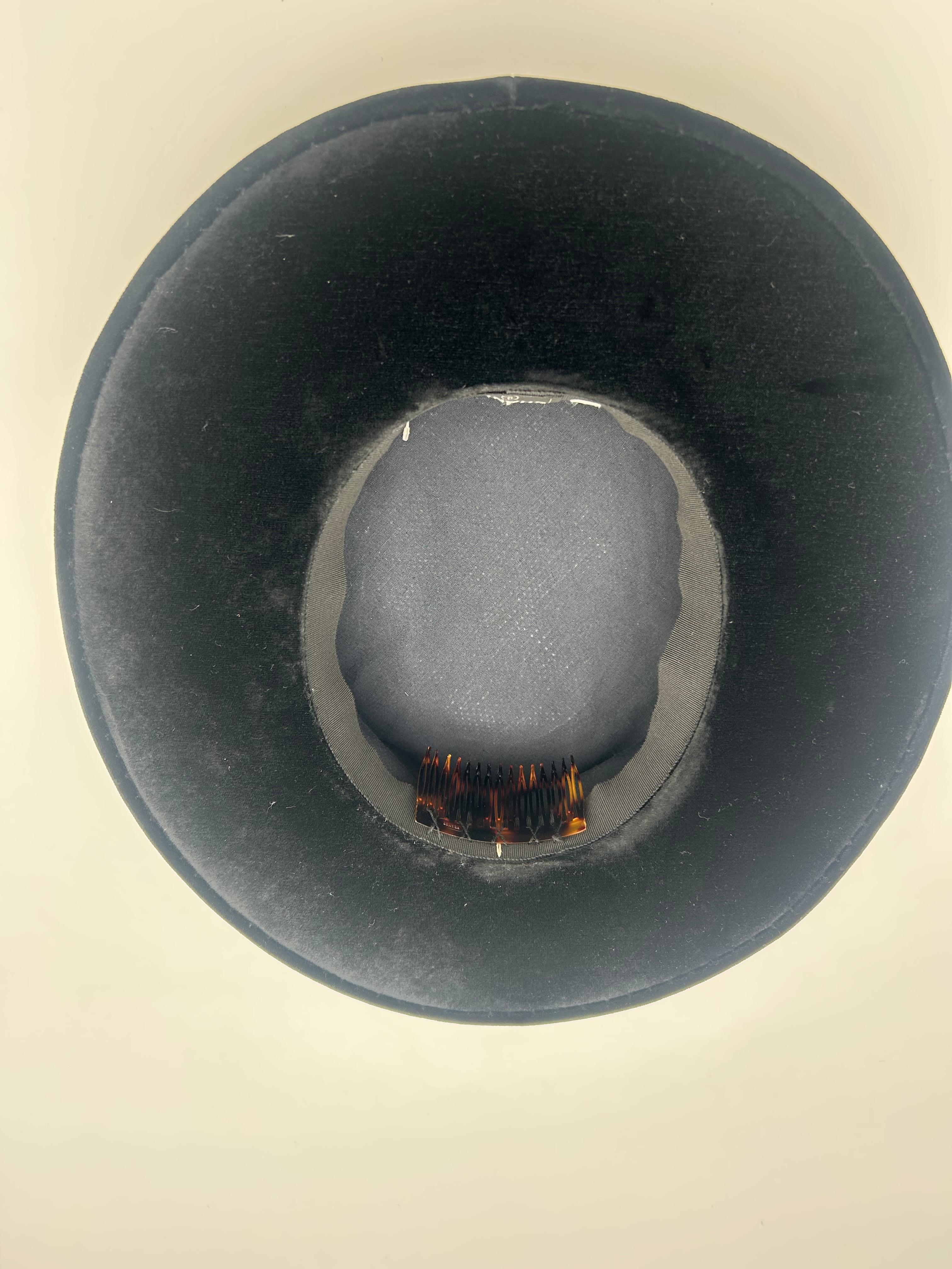 Chanel Velvet Black Hat im Angebot 1
