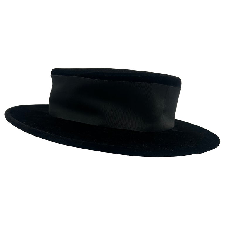 Chanel Velvet Black Hat For Sale at 1stDibs display picture 2