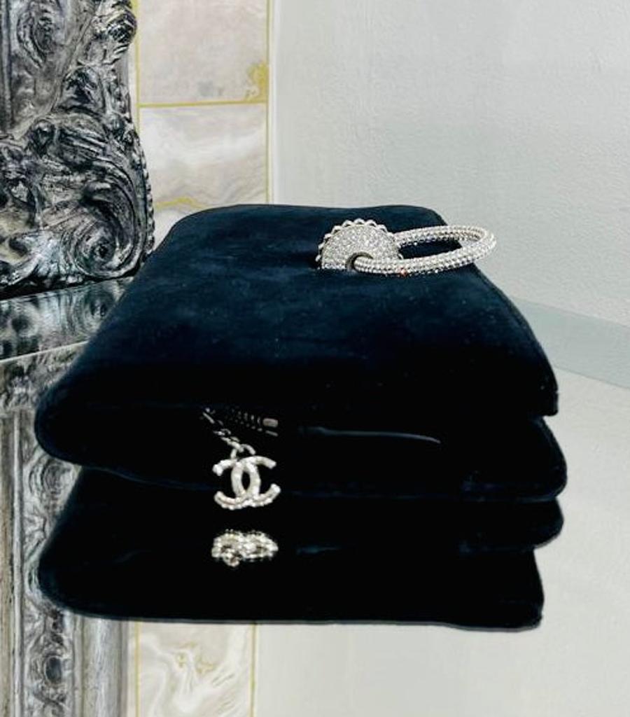 Noir Pochette en velours et cristaux de Chanel en vente
